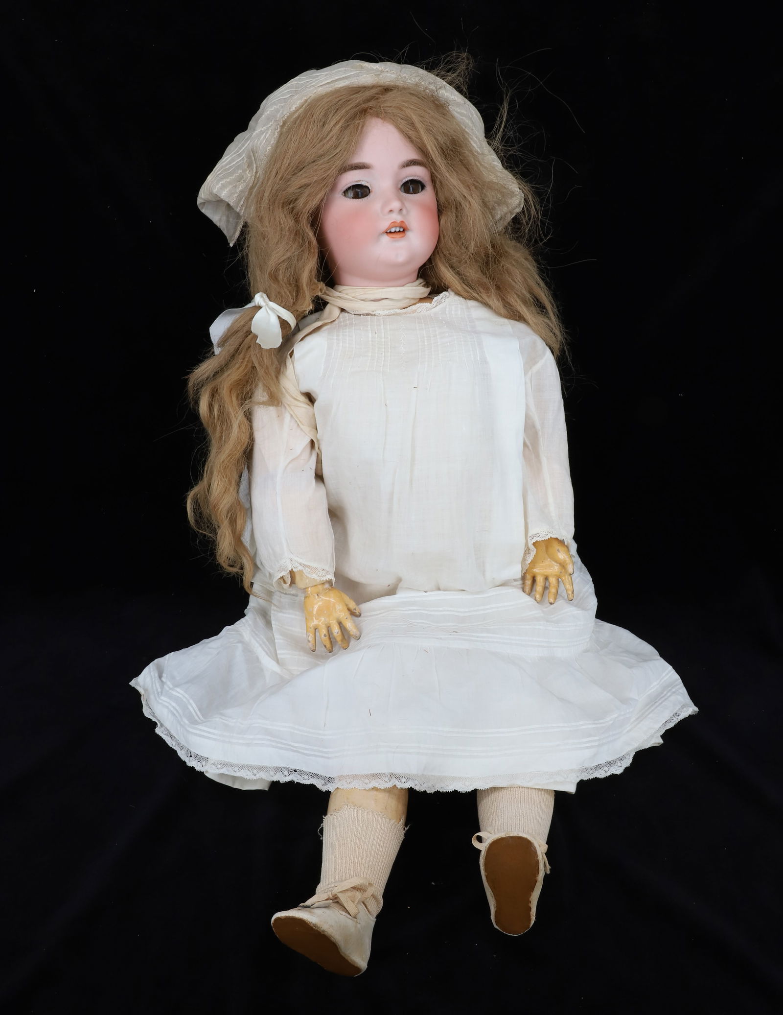 SCHOENAU-HOFFMEISTER PORCELAIN BISQUE HEAD DOLL (1 of 8)