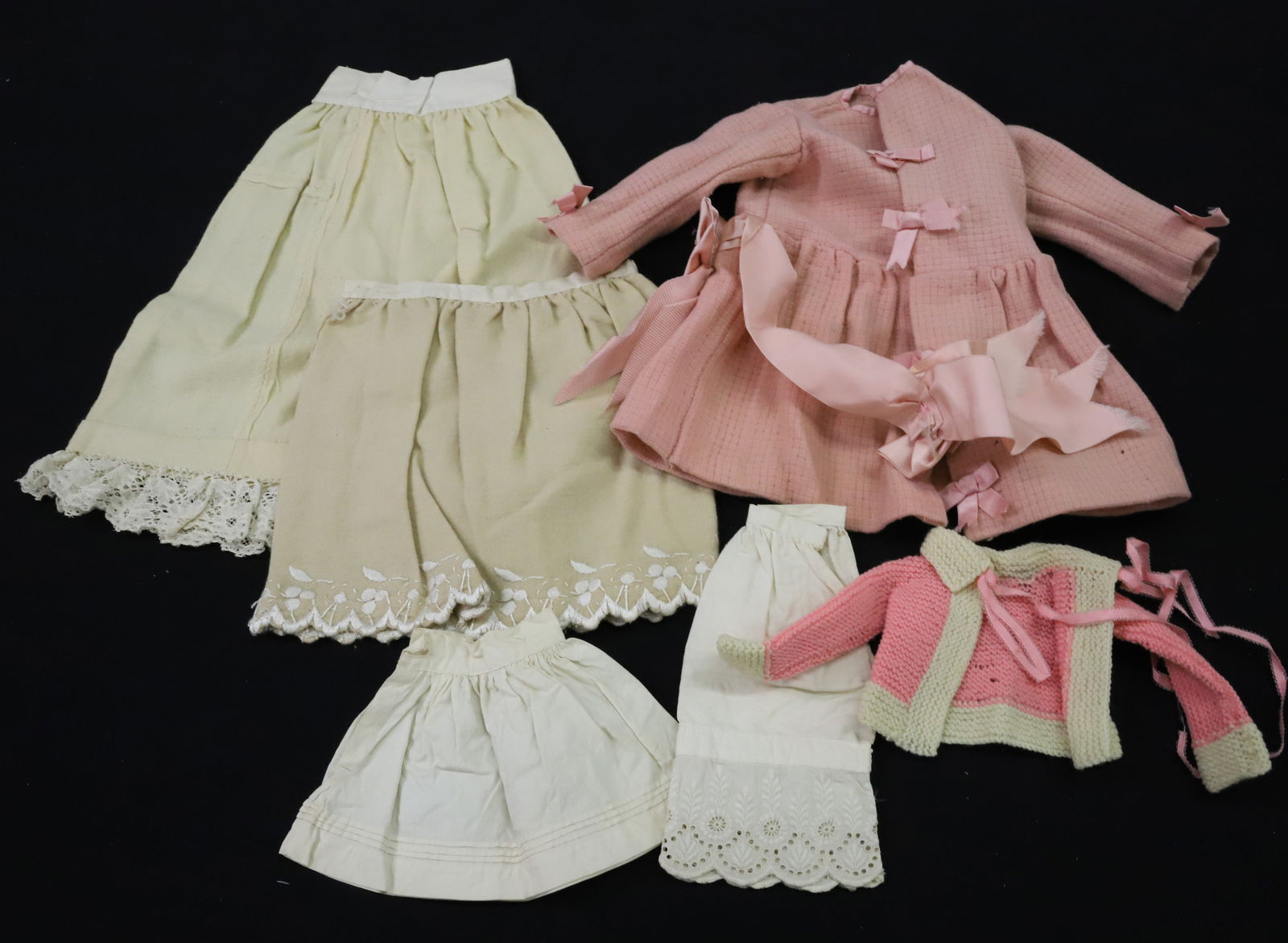 (17) ANTIQUE DOLL CLOTHES (1 of 4)