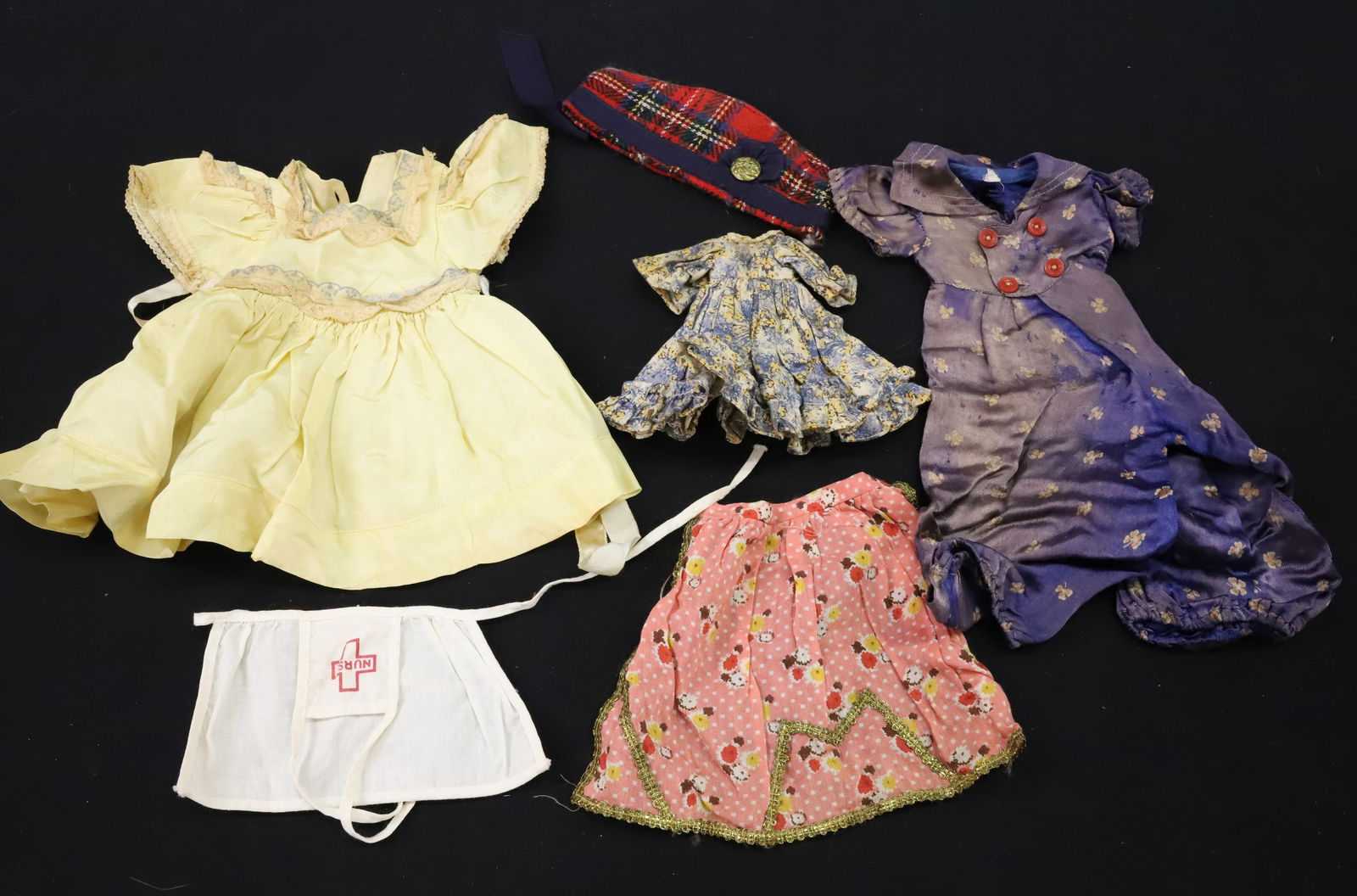 (17) ANTIQUE DOLL CLOTHES (1 of 4)
