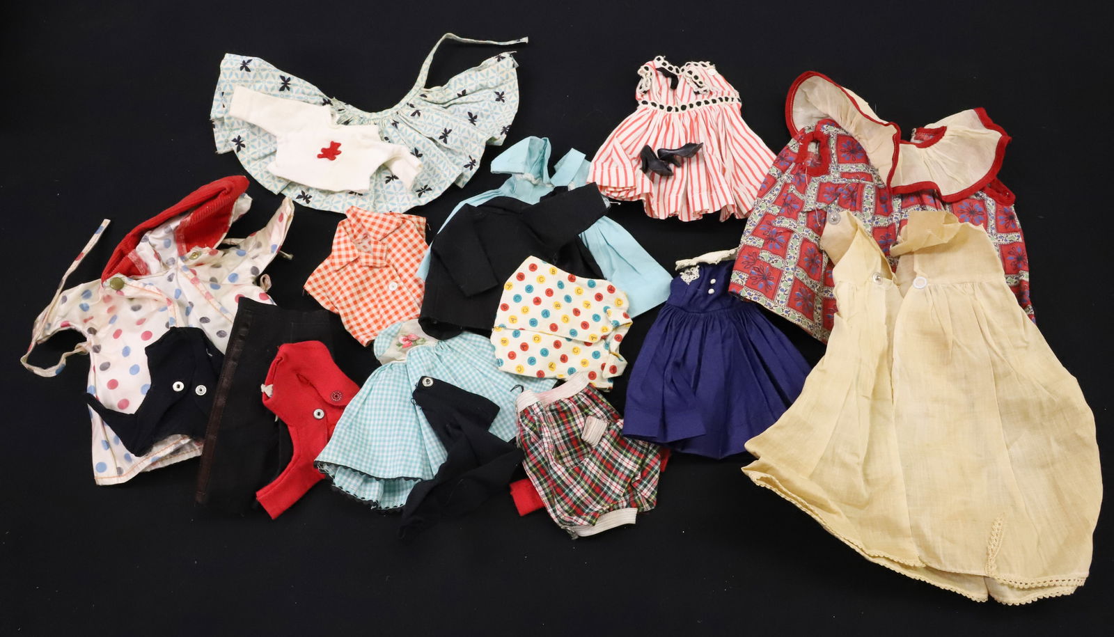 (30) VINTAGE DOLL CLOTHES (1 of 7)
