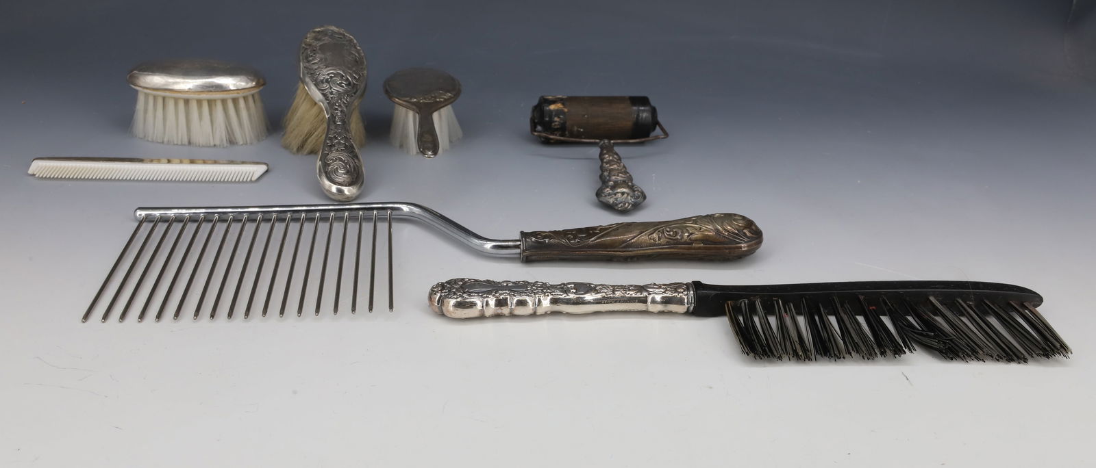 (7) UTENSILS WITH STERLING MOUNTS (1 of 9)