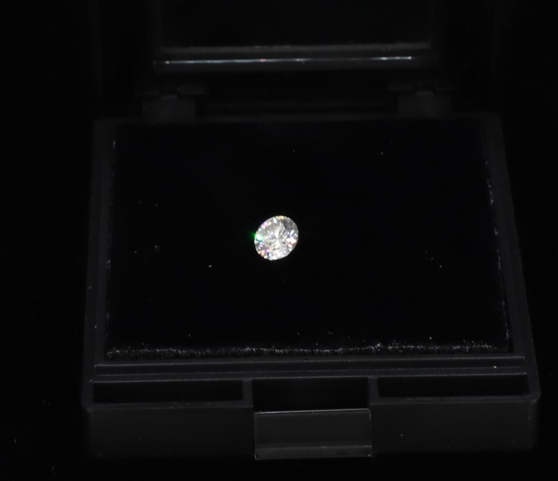 1 CARAT CERTIFIED LAB GROWN DIAMOND: 1 CARAT ROUND BRILLIANT COLOR GRADE D, CLARITY GRADE VVS 2 CERTIFICATION #LG665456395 PLEASE READ CAREFULLY - SINCE THIS IS A COIN SALE PLEASE NOTE. ITEMS MUST BE PAID FOR THROUGH LIVE