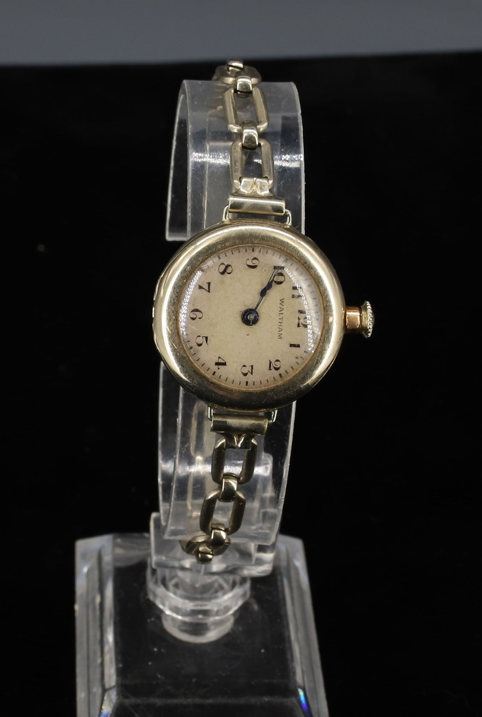 14K WHITE GOLD WALTHAM MAXIMUS WRIST WATCH: LADIES WATCH 14K WHITE GOLD WITH GOLD FILLED BAND WATHUM MAXIMUS #2213472 1" DIA PLEASE READ CAREFULLY - SINCE THIS IS A COIN SALE PLEASE NOTE. ITEMS MUST BE PAID FOR THROUGH LIVE