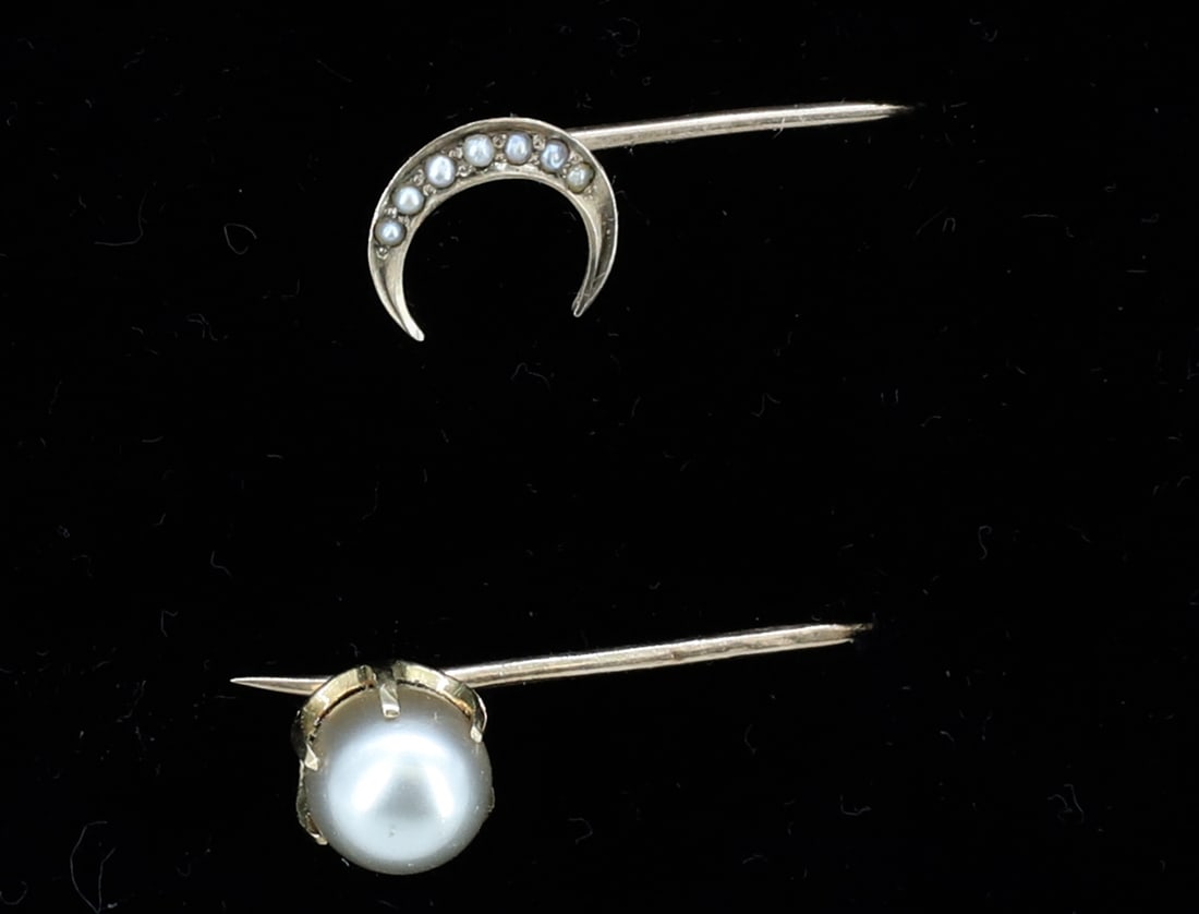 (2) VICTORIAN STICK PINS: ENGLISH PEARL WITH UPPER POINT, SMALL CRESCENT MOON WITH SEED PEARLS 3 1/4"L,2"L TOTAL WEIGHT 1.6 DWT PLEASE READ CAREFULLY - SINCE THIS IS A COIN SALE PLEASE NOTE. ITEMS MUST BE PAID FOR THROUGH LIVE