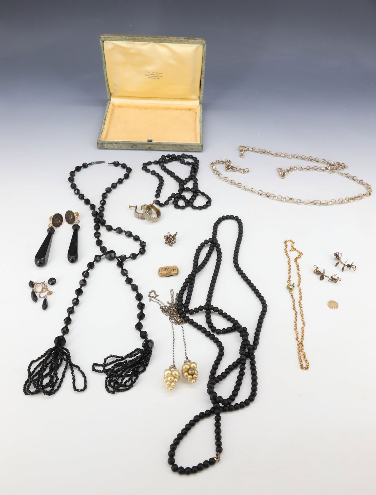 VICTORIAN MOURNING BEADS LOT (1 of 6)