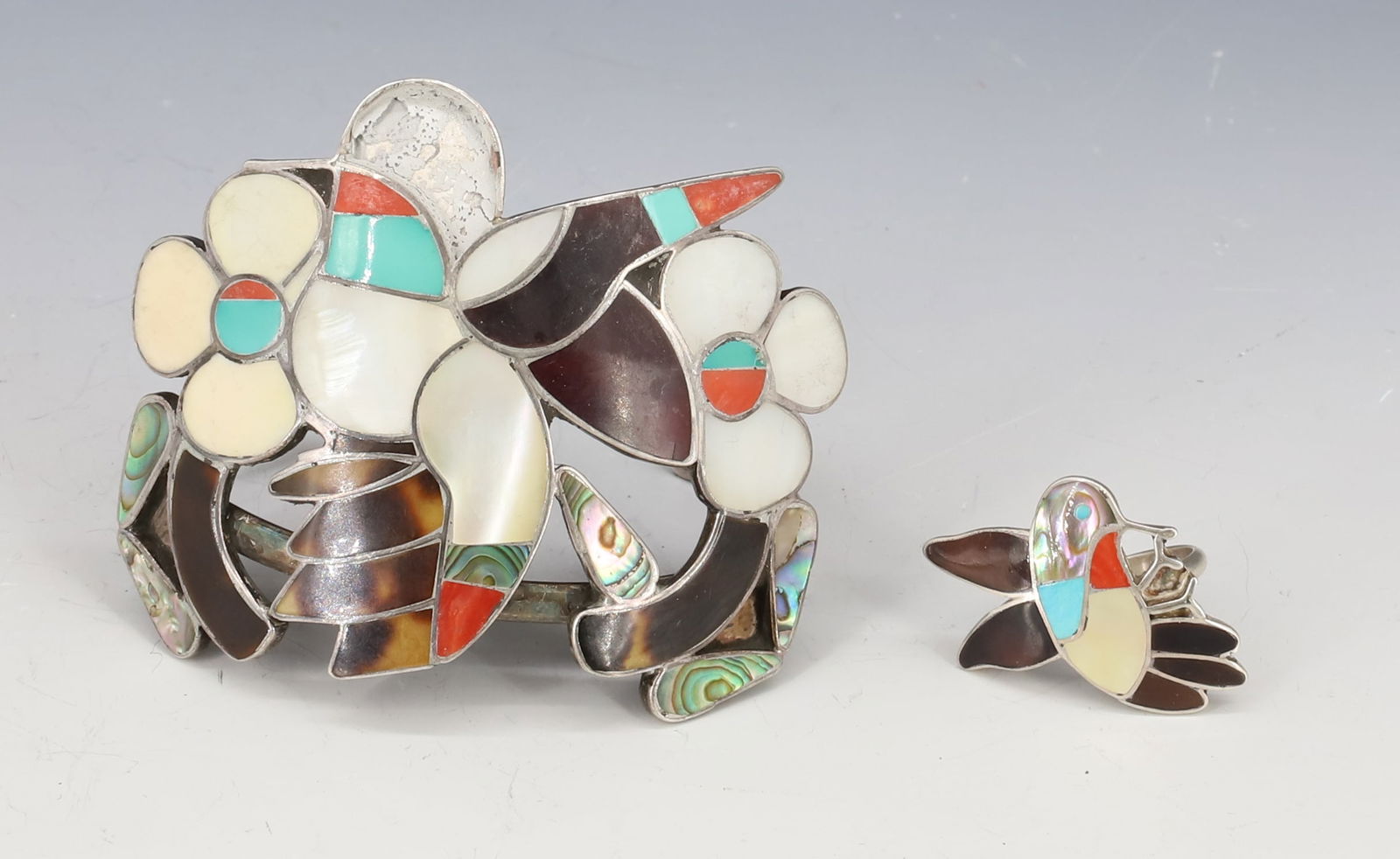 STERLING SILVER ZUNI CUFF "BOBBY CORRINE SHACK": HUMMINGBIRD MOSAIC CUFF AND MATCHING RING "BOBBY CORRAINE SHACK ZUNI N.M." 2" X 2C 3/4" , INSIDE MEASURE 1 3/4" X 2 3/8" RING SIZE 7 TOTAL WEIGHT 1.9 OZT PLEASE READ CAREFULLY - SINCE