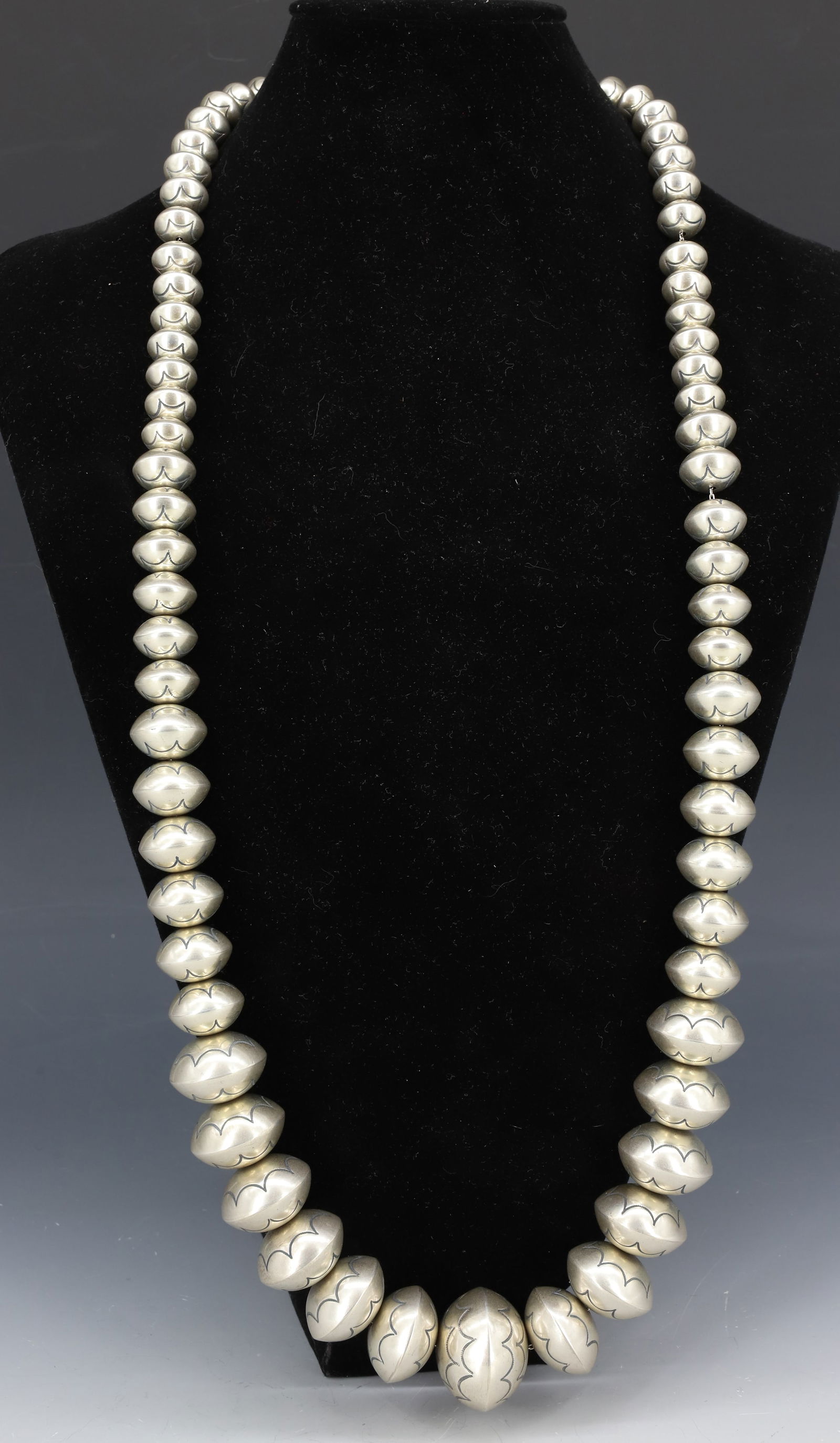 NAVAJO GRADUATED SILVER BEAD NECKLACE (1 of 6)