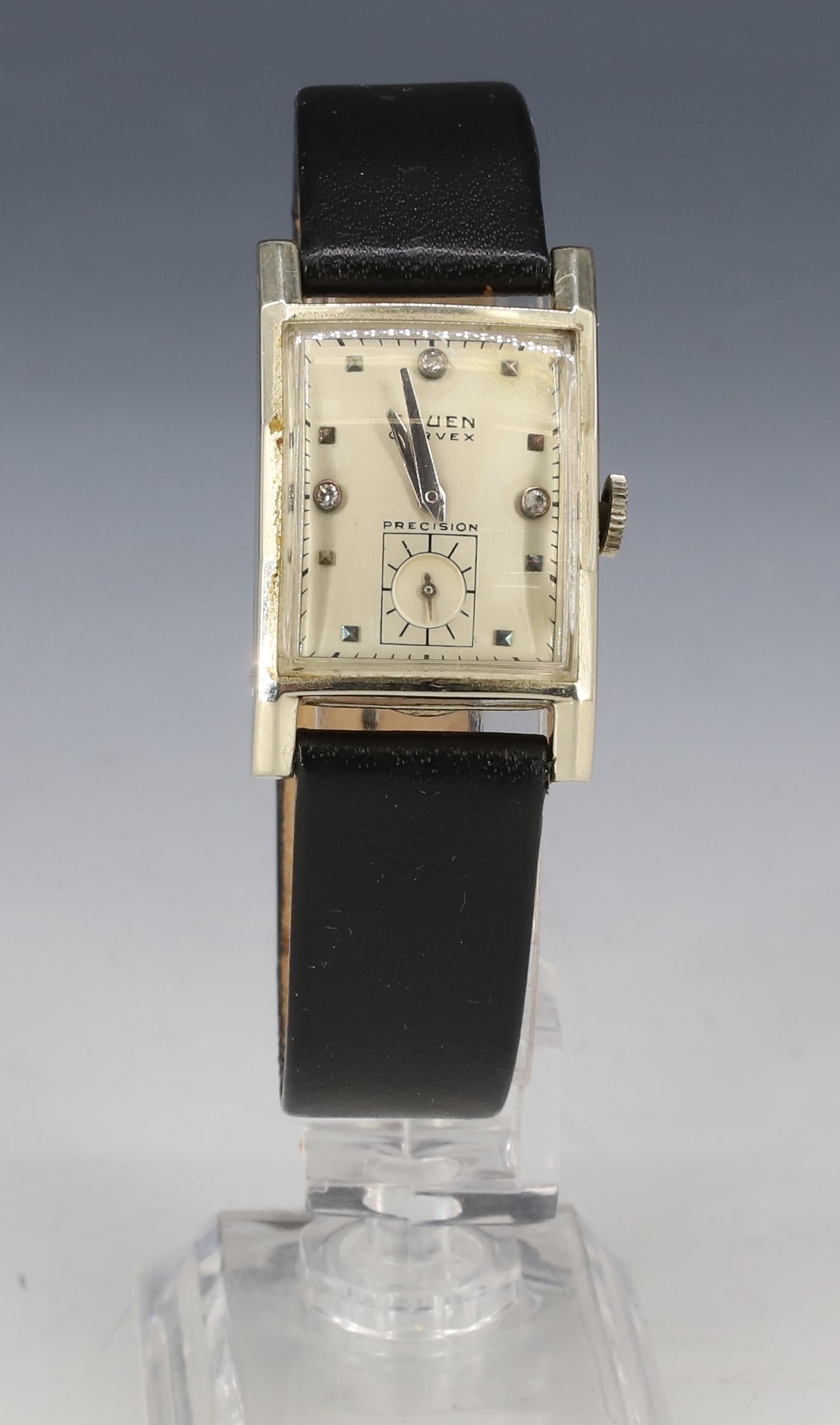 14K WHITE GOLD GRUEN CURVEX WRISTWATCH: 17 JEWELS CURVEX SILVER DIAL WITH DIAMOND NUMERALS SECOND HAND PLEASE READ CAREFULLY - SINCE THIS IS A COIN SALE PLEASE NOTE. ITEMS MUST BE PAID FOR THROUGH LIVE AUCTIONEERS OR WITH CASH OR CHECK IN P