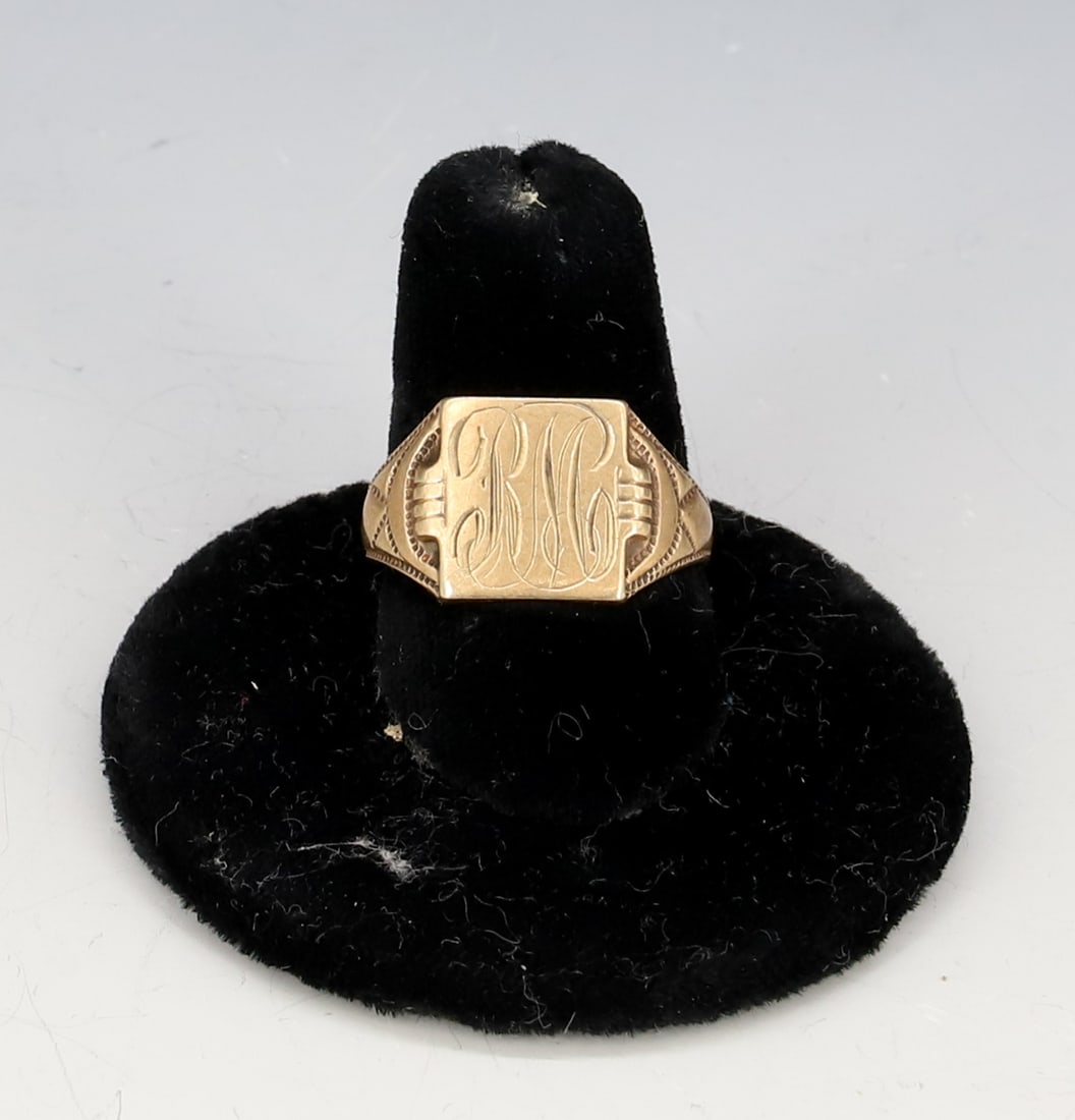 10K SIGNET RING: ANTIQUE UNMARKED MONOGRAM SIZE 8 TOTAL WEIGHT 2.3 DWT PLEASE READ CAREFULLY - SINCE THIS IS A COIN SALE PLEASE NOTE. ITEMS MUST BE PAID FOR THROUGH LIVE AUCTIONEERS OR WITH CASH OR CHECK IN PERSON - T