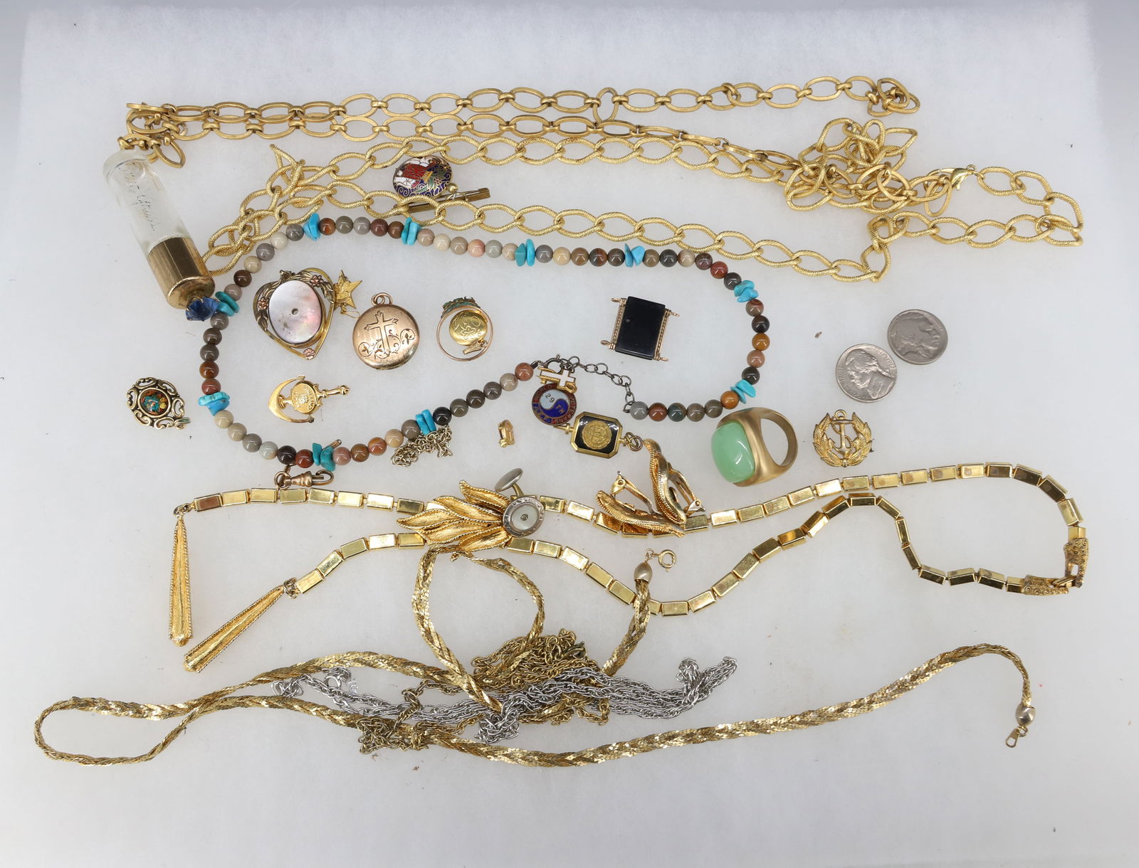 COSTUME JEWELRY LOT (1 of 5)