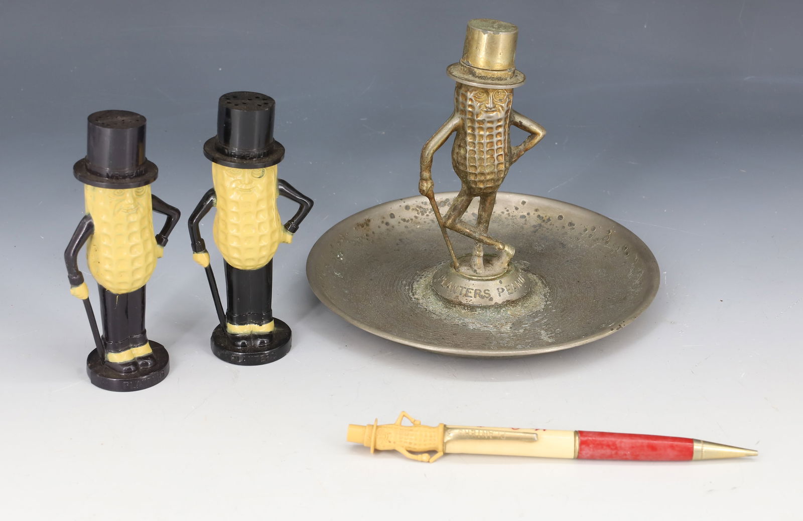 LOT OF VINTAGE PLANTERS PEANUT ITEMS (1 of 6)