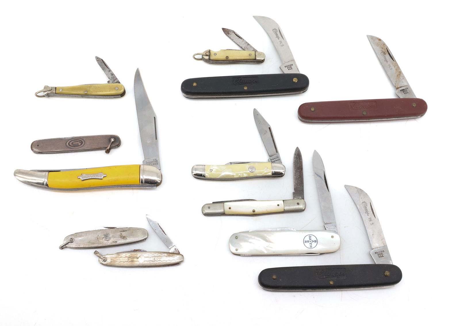 LOT OF VINTAGE POCKET KNIVES: (12) VARIOUS SIZE AND MATERIALS. INCLUDES: IMPERIAL FISH KNIFE (7 5/8" TOTAL SIZE), (3) CLAUSS, BAYER ADVERTISING, IMPERIAL ENGLAND, SOLINGEN, MONOGRAMMED SILVER EXAMPLE (MRKD. 800). PLEASE READ CAREF