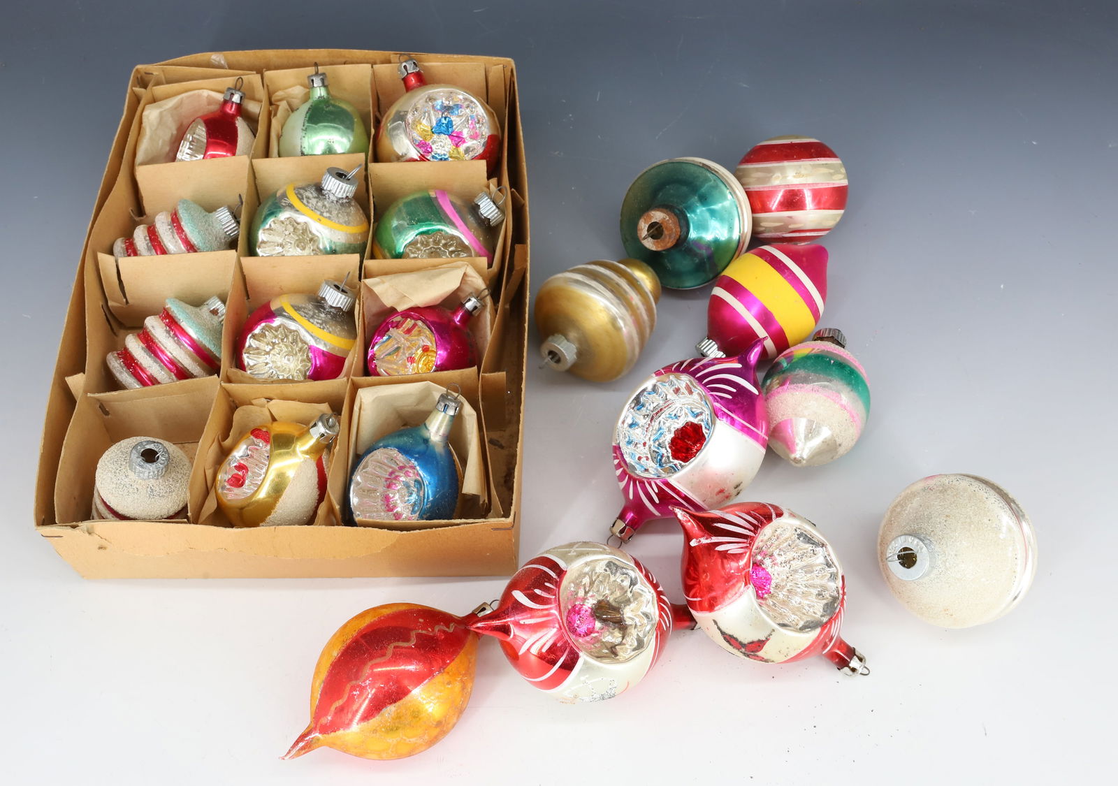 LOT OF VINTAGE MERCURY GLASS CHRISTMAS ORNAMENTS (1 of 3)
