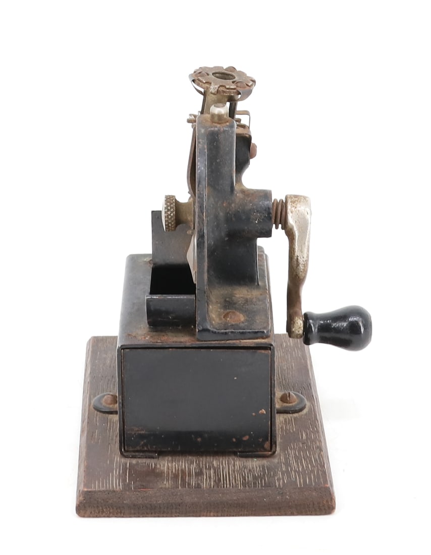 AUTOMATIC PENCIL SHARPENER - 4