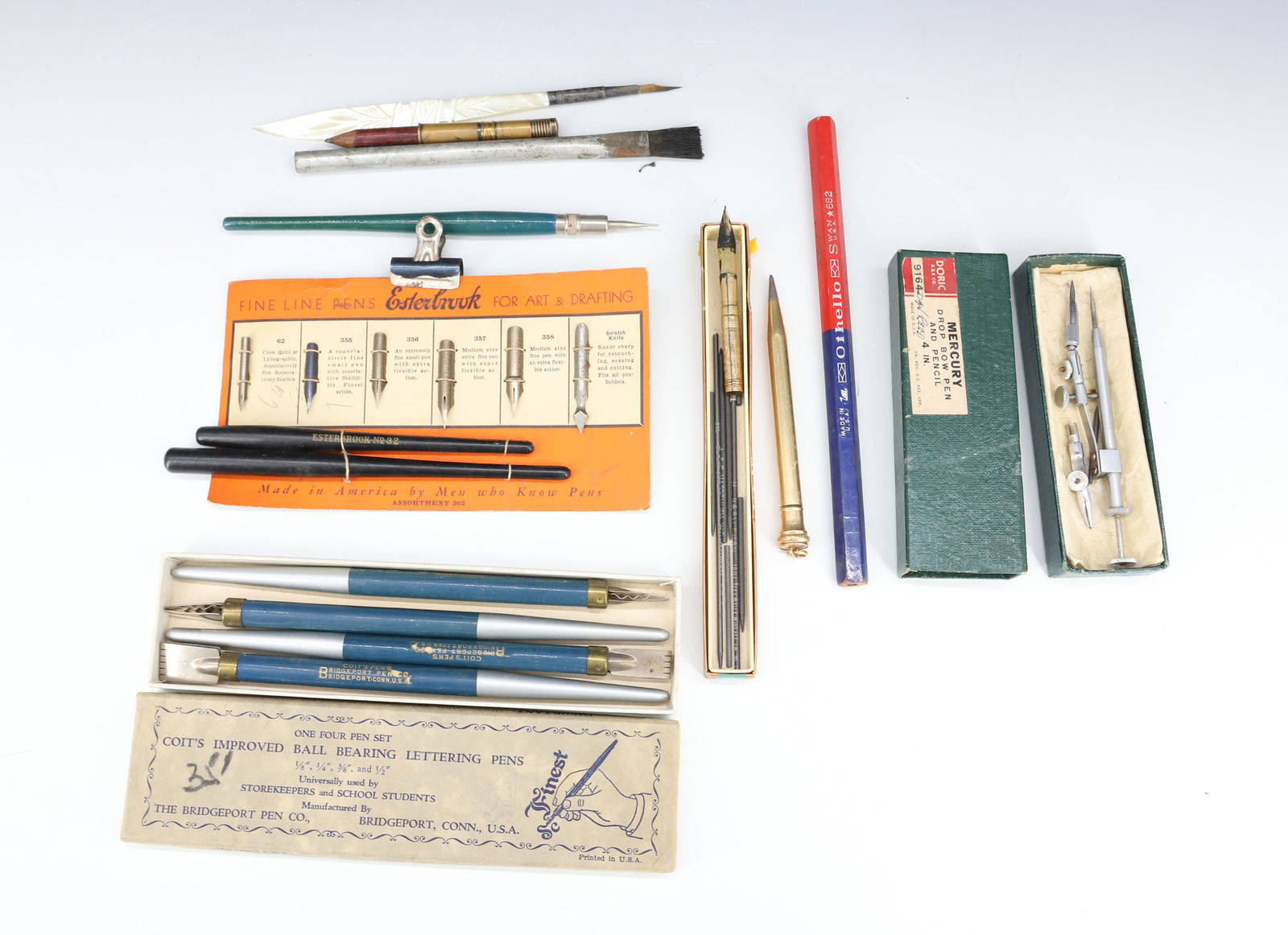 LOT OF VINTAGE PENCILS AND PENS (1 of 5)