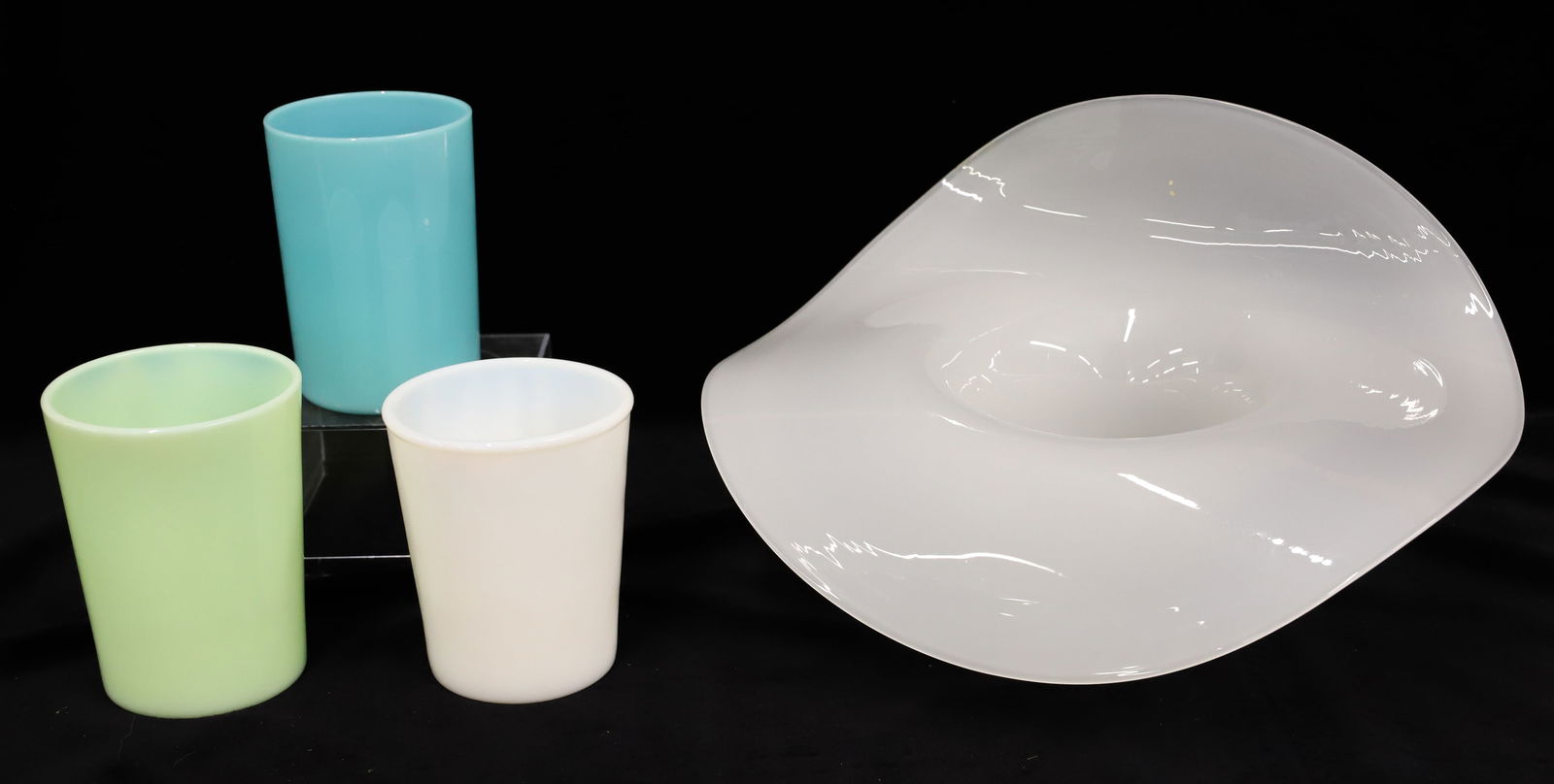 CLAMBROTH VASE WITH (3) TUMBLERS: VASE IS 10" D. WITH SMOOTH PONTIL. WITH, LIGHT GREEN / WHITE TUMBLERS 3 1/2" AND 3 3/4" HEIGHTS. BLUE TUMBLER IS LIGHTER WEIGHT (3 3/4" H.) PLEASE READ CAREFULLY - SINCE THIS IS A COIN SALE PLEASE NOT