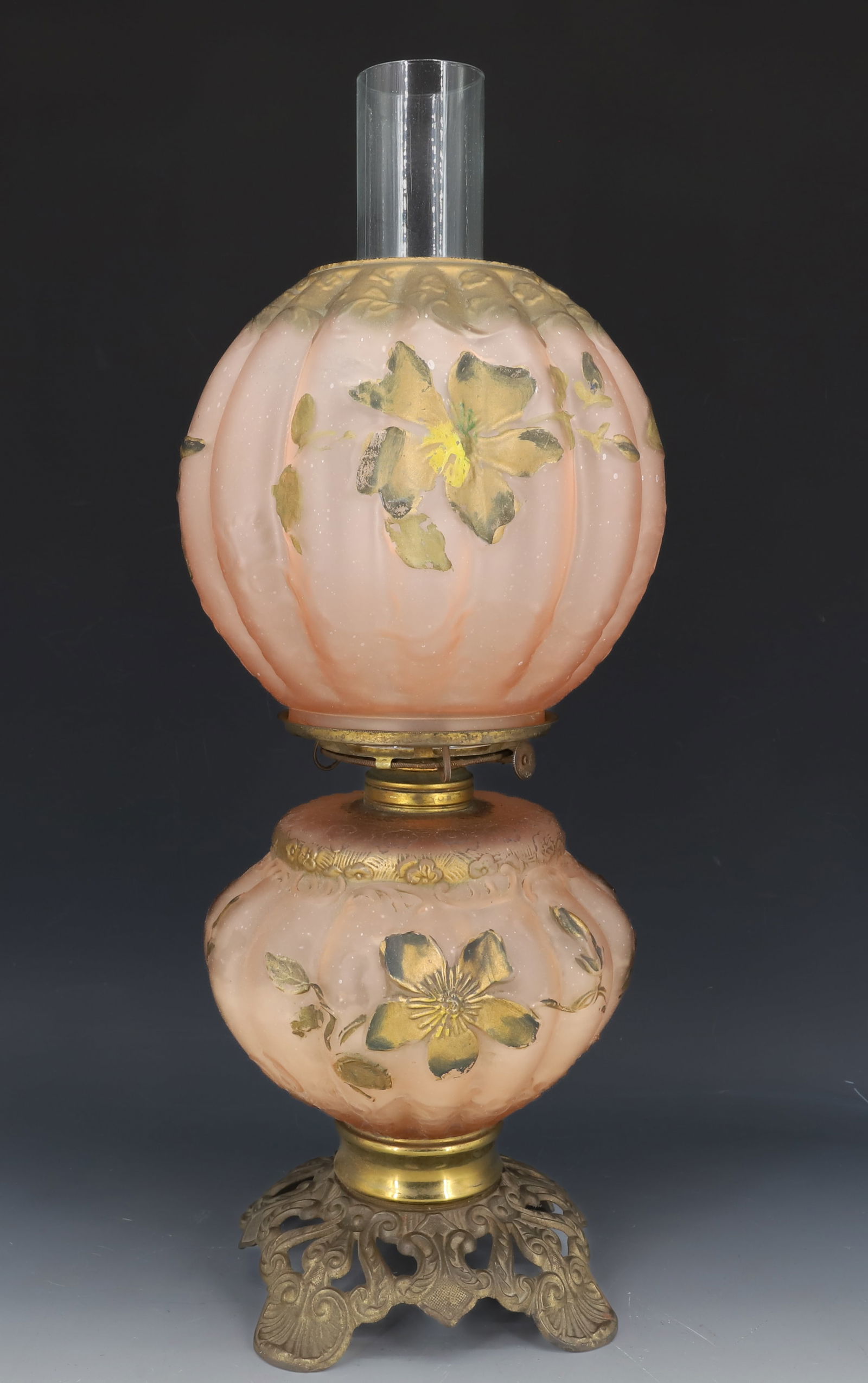 SATIN GLASS VICTORIAN KEROSENE LAMP (1 of 6)