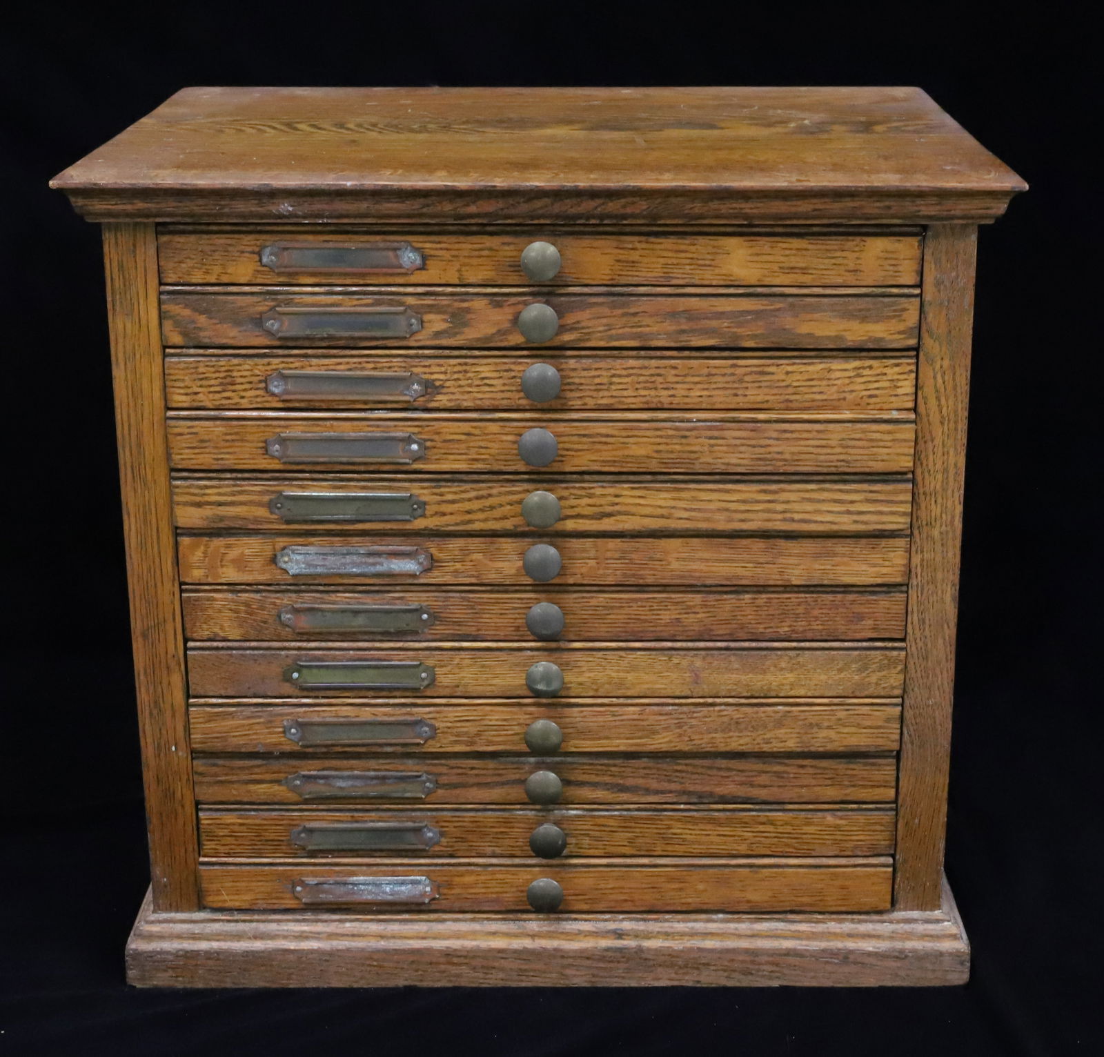 OAK 12-DRAWER CABINET (1 of 7)