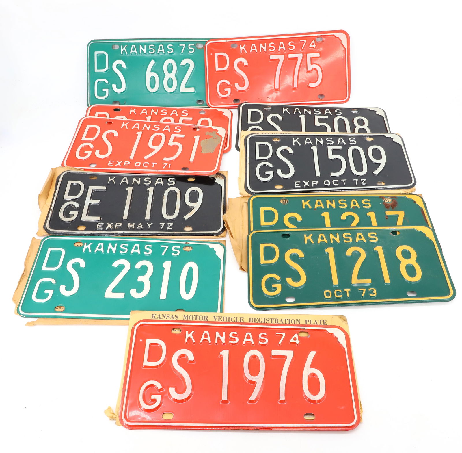 LOT OF 1970S KANSAS LICENSE PLATES (1 of 3)