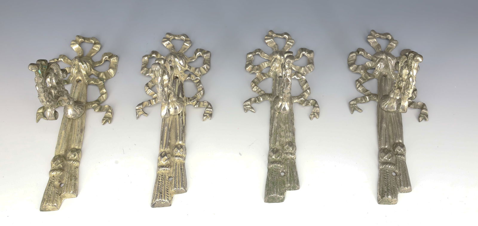 (4) VINTAGE CURTAIN TIE BACKS: BOW / TASSEL FORMS. UNMARKED. 8" X 3 1/4".