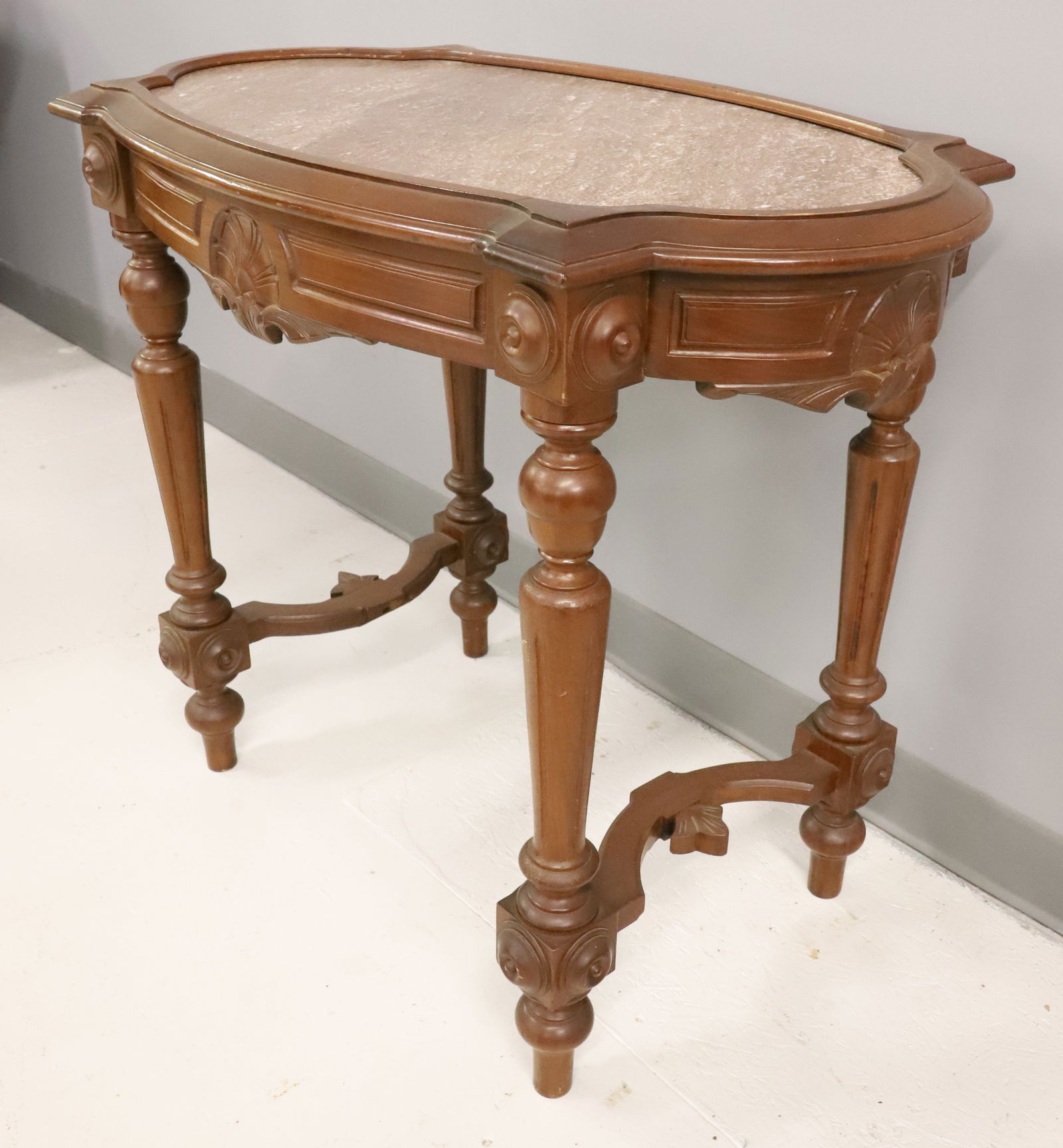 WALNUT VICTORIAN TABLE - 3