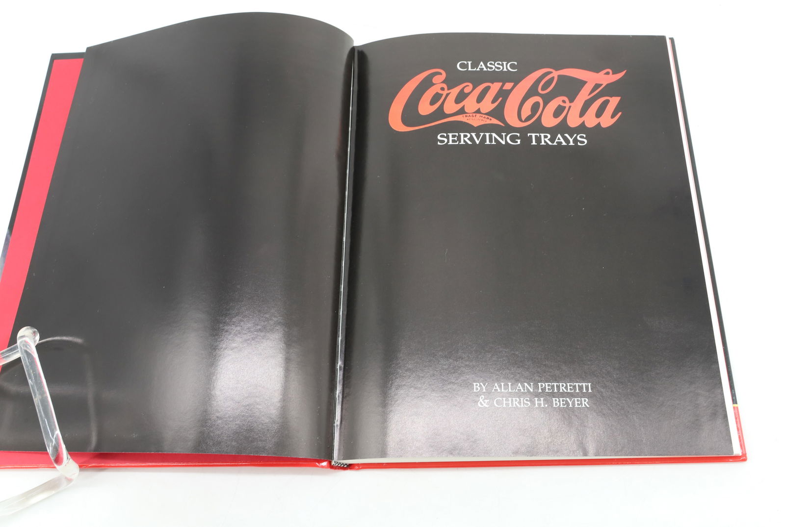 CLASSIC COCA-COLA SERVING TRAYS REFERENCE BOOK - 2