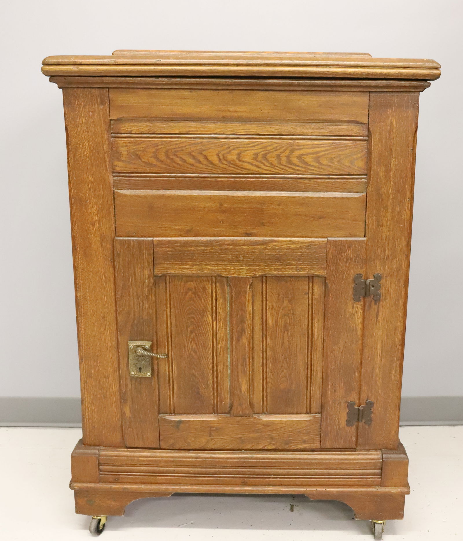 OAK COUNTRY ICE BOX (1 of 6)