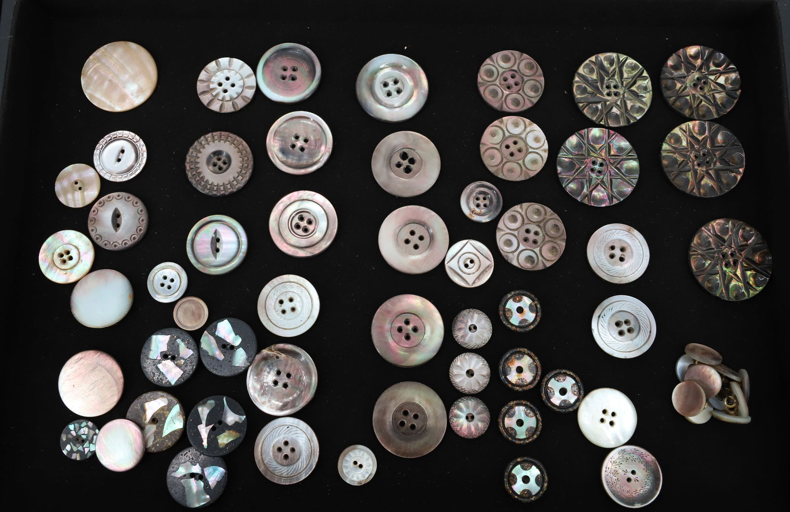 LOT OF ABALONE / MOTHER OF PEARL BUTTONS (1 of 4)
