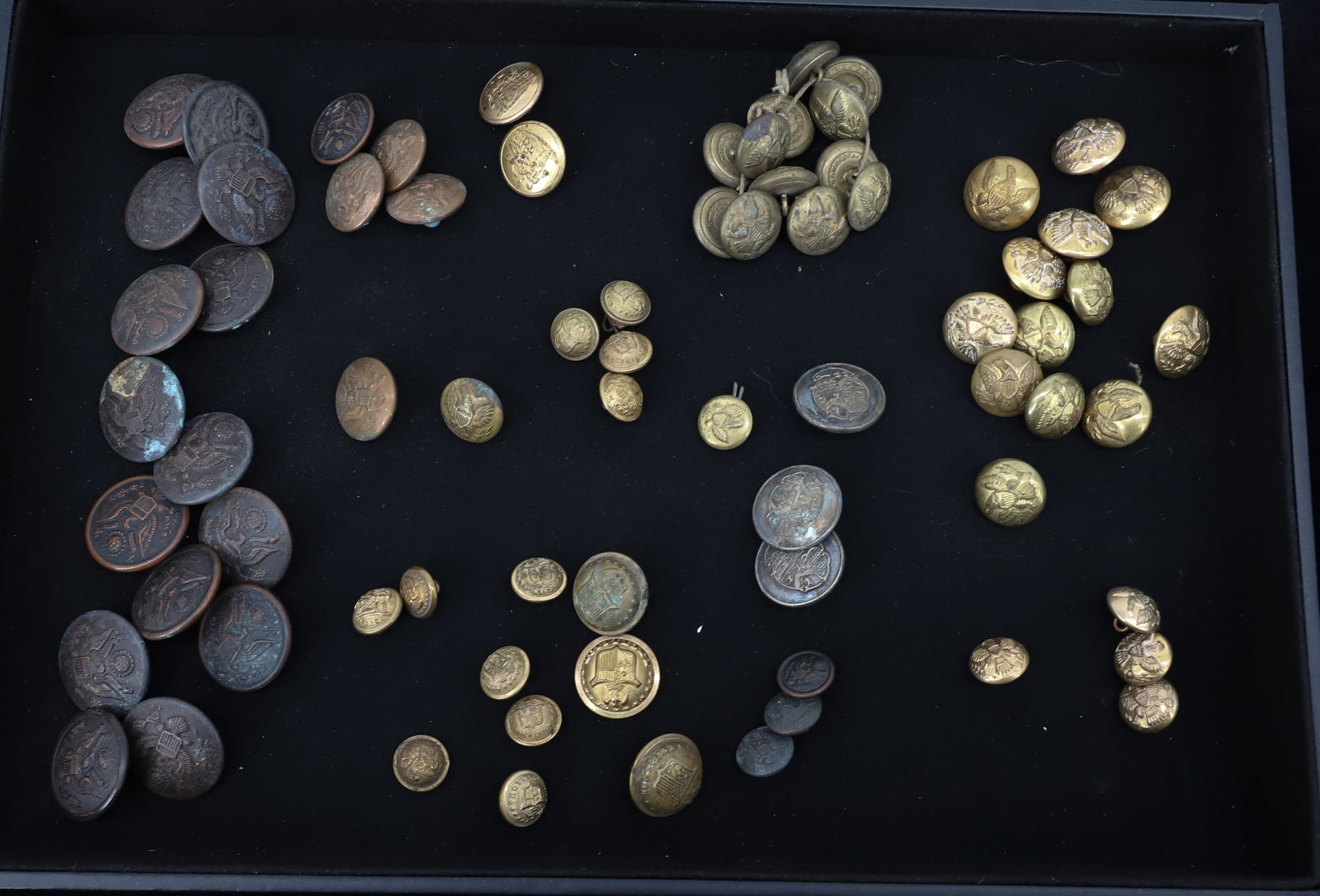 LOT OF MILITARY BUTTONS (1 of 7)