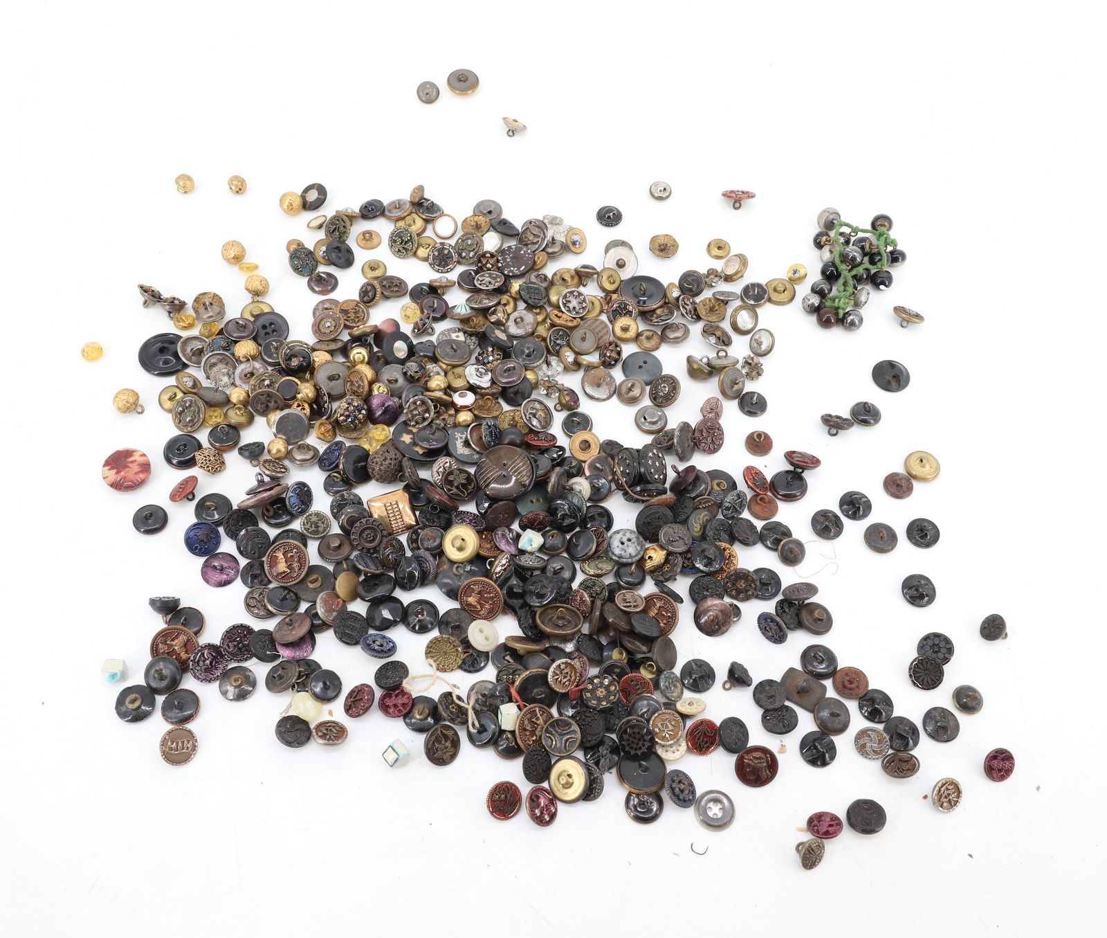 LARGE LOT OF ANTIQUE VICTORIAN BUTTONS (1 of 6)