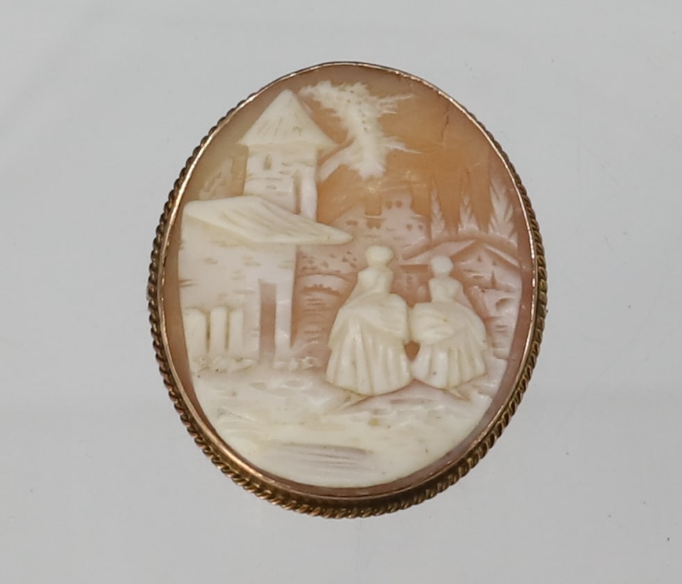 10 K SHELL CAMEO BROOCH (1 of 2)