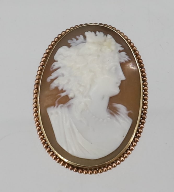 10 K SHELL CAMEO BROOCH: 10K WITH SOLID BACK 1 1/2" X 1" TOTAL WEIGHT 5.7 DWT PLEASE READ CAREFULLY - SINCE THIS IS A JEWELRY AND COIN SALE PLEASE NOTE. ITEMS MUST BE PAID FOR THROUGH LIVE AUCTIONEERS OR WITH CASH OR