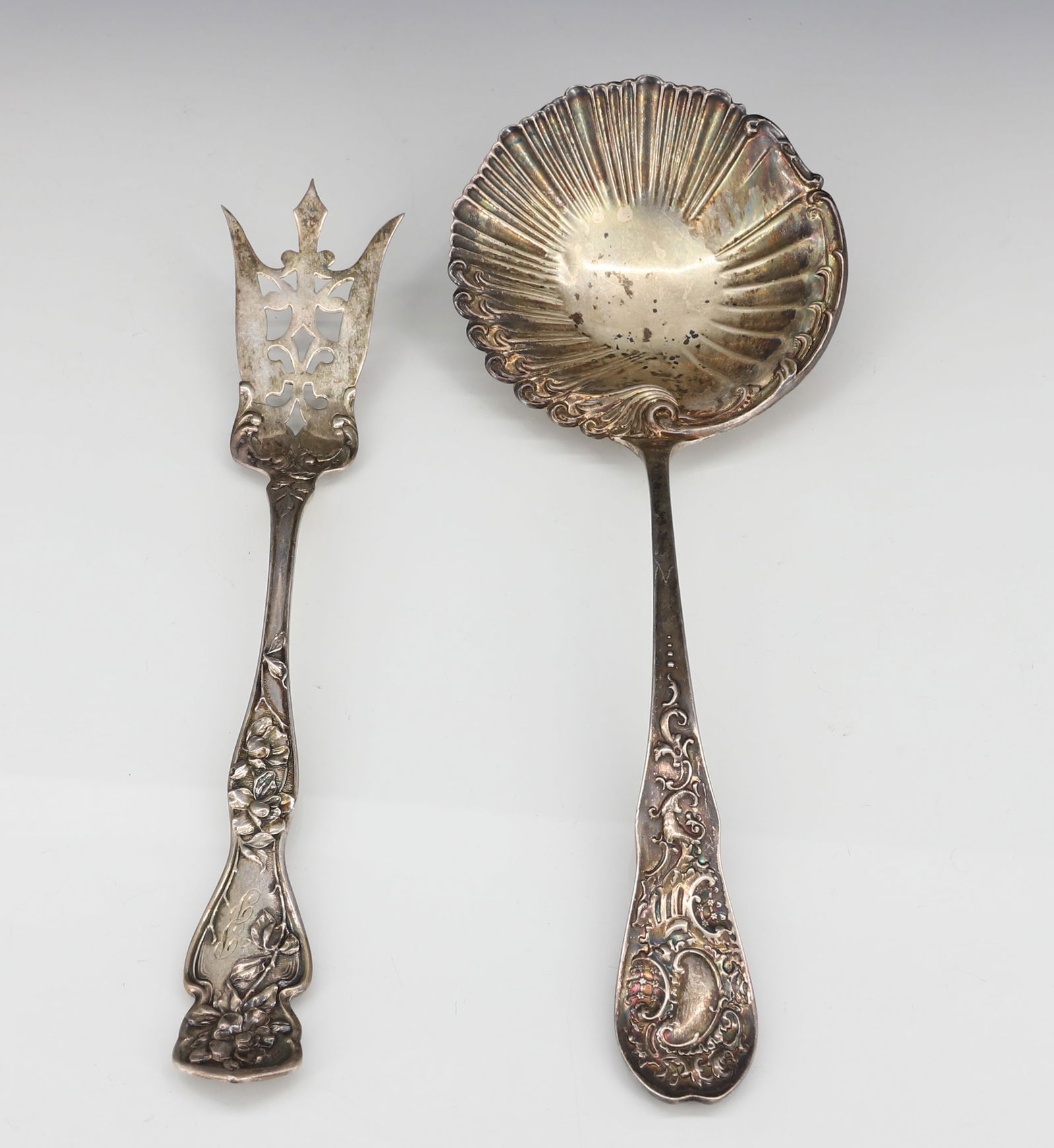 (2) STERLING SILVER VICTORIAN SERVING PIECES (1 of 2)