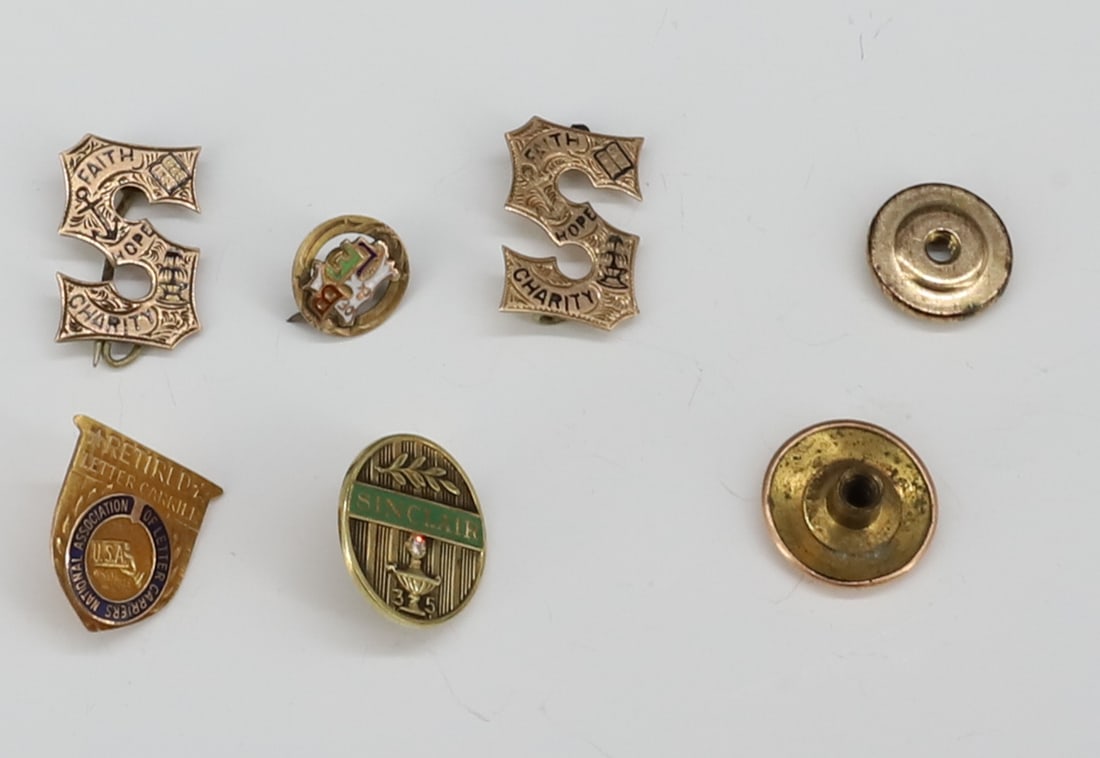 (5) 10K/14K SERVICE PINS: (4) 10K THREE ARE TESTED 10K, ONE 14K WEIGHT 10K 3.1 DWT 14K 1.1 DWT 5/8" DIA TOTAL GOLD WEIGHT 4.2 DWT PLEASE READ CAREFULLY - SINCE THIS IS A JEWELRY AND COIN SALE PLEASE NOTE. ITEMS