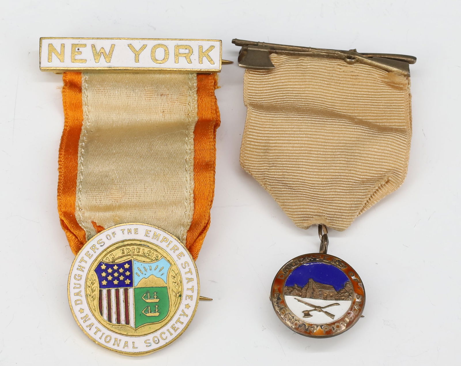(2) DAUGHTERS OF AMERICAN PIONEERS/NEW YORK: STERLING DAUGHTERS OF THE AMERICAN PIONEERS, AND METAL DAUGHTERS OF THE EMPIRE STATE 2 1/2",3" PLEASE READ CAREFULLY - SINCE THIS IS A JEWELRY AND COIN SALE PLEASE NOTE. ITEMS MUST BE PAID FOR