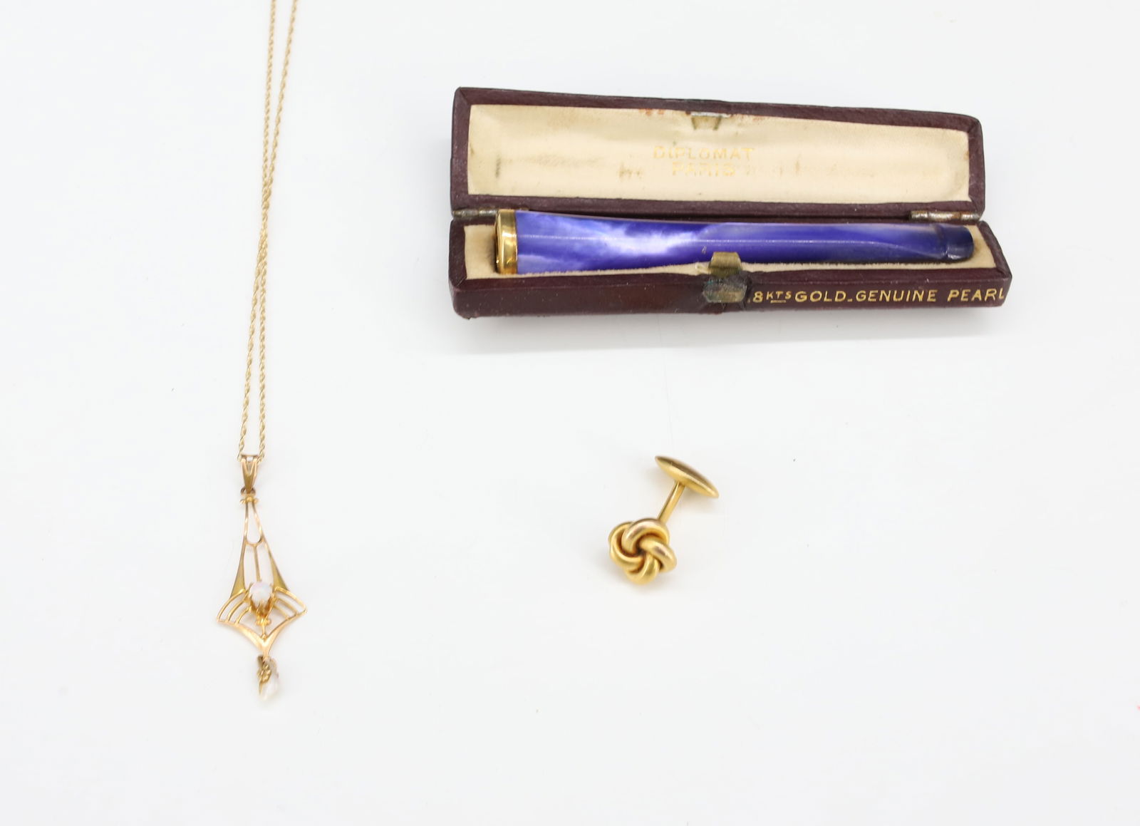 (3) 10K GOLD LAVALIER AND GOLD TIP CIGARETTE HOLDER: 10K YELLOW GOLD ART NOUVEAU LAVALIER NECKLACE 17" CHAIN, 10K GOLD CUFFLINK TOTAL WEIGHT 1.5 DWT 10K AND BRITISH 8KT GOLD TIP MOTHER OF PEARL DYED PURPLE 2 7/8"L PLEASE READ CAREFULLY - SINCE
