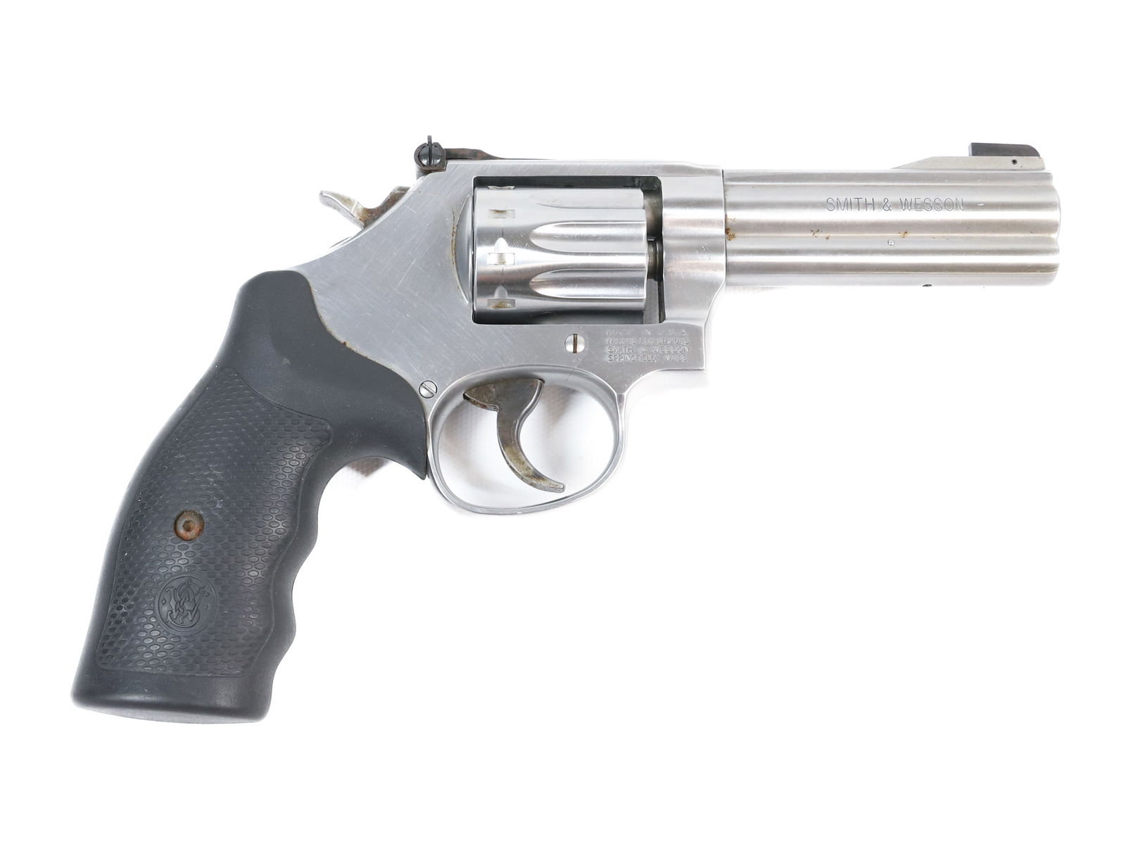 SMITH AND WESSON MODEL 617-6 REVOLVER (1 of 6)