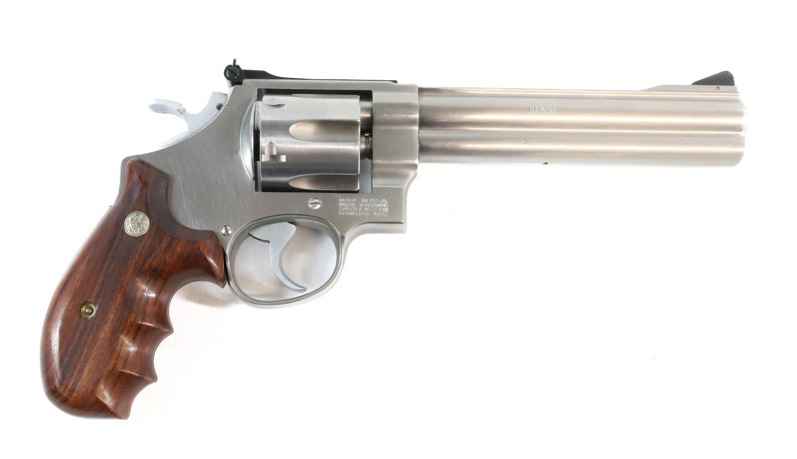 SMITH AND WESSON MODEL 610 REVOLVER (1 of 8)