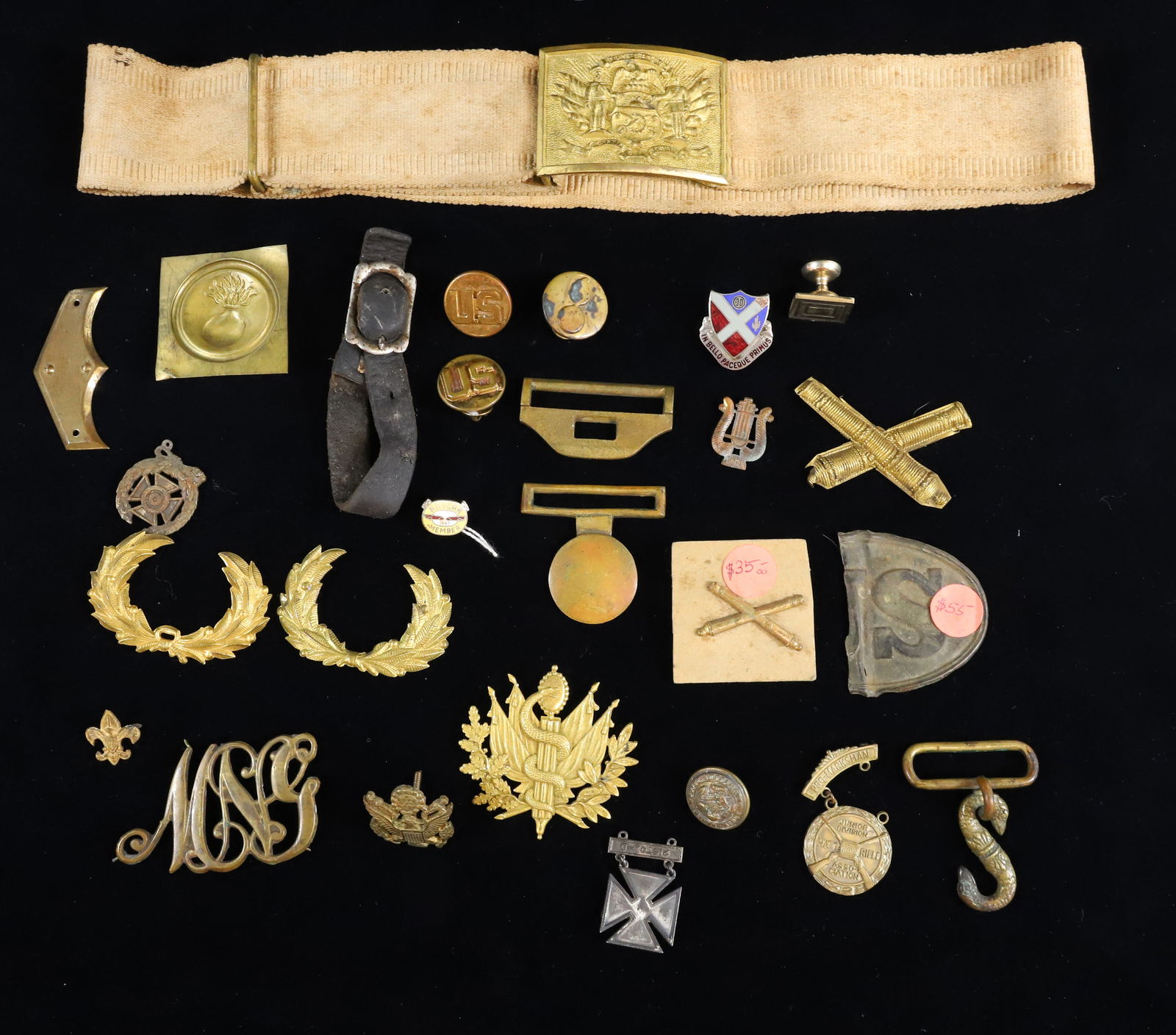 LOT OF EARLY MILITARY BADGES AND BUCKLES (1 of 7)