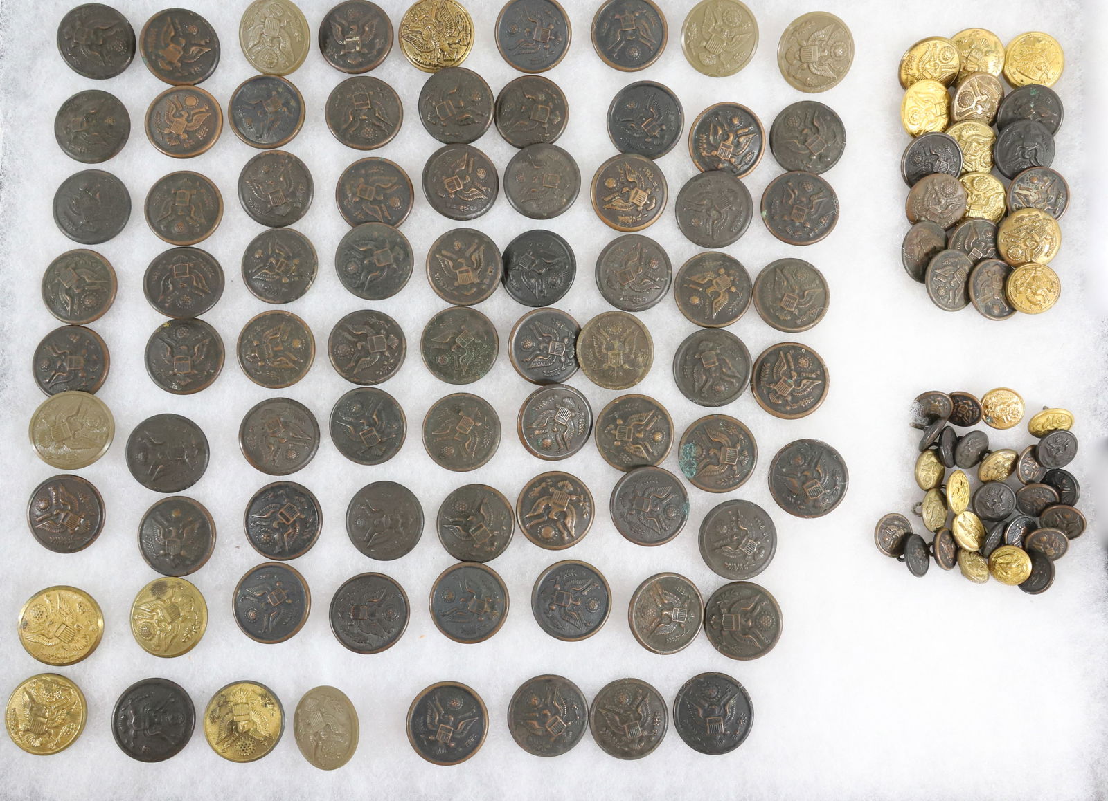 LARGE LOT OF U.S. MILITARY BUTTONS: HORSTMAN, WATERBURY, J.R. GAUMT & SONS AND MORE