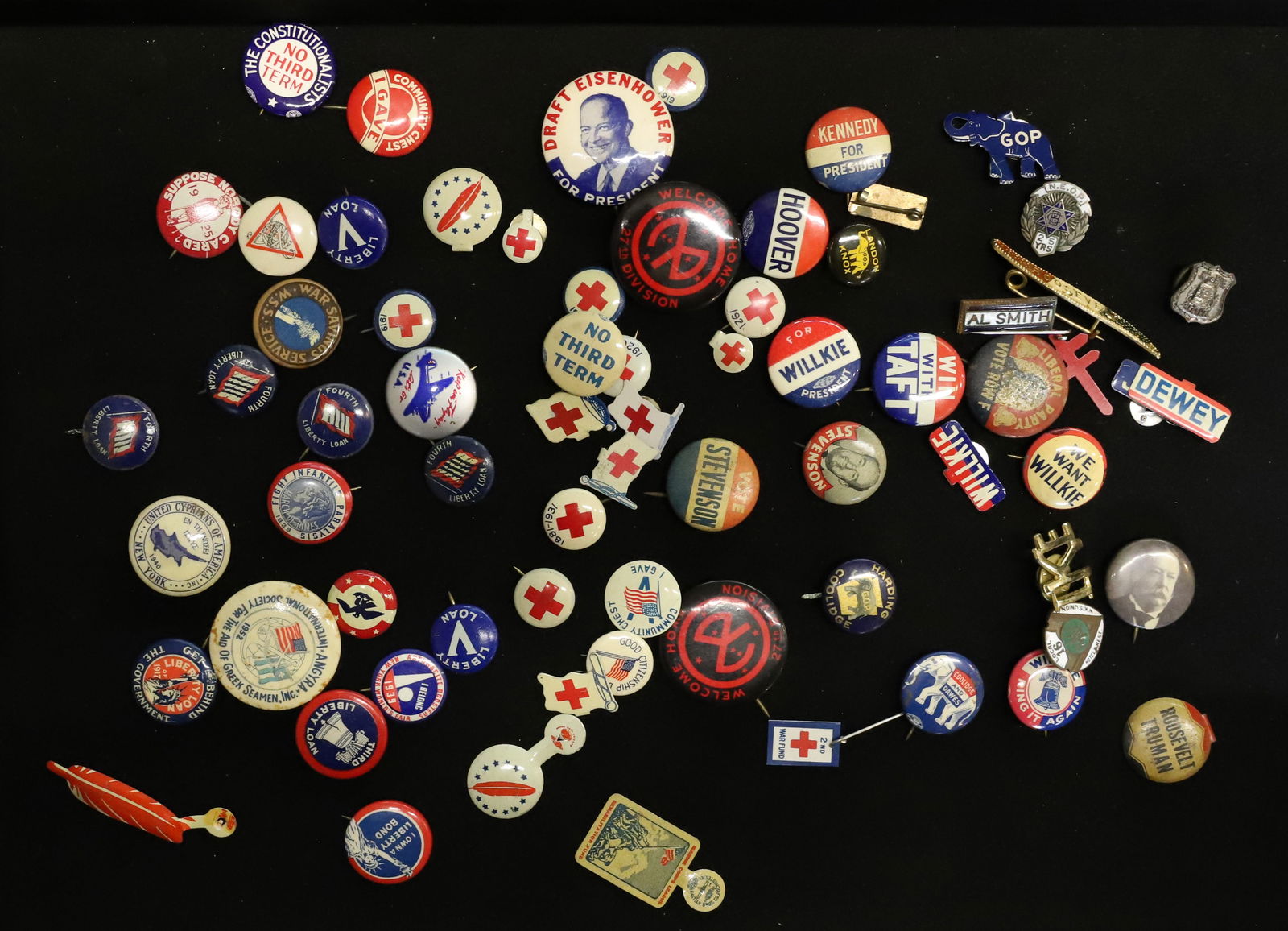 LOT OF POLITICAL BUTTONS AND PATRIOTIC PINS (1 of 5)