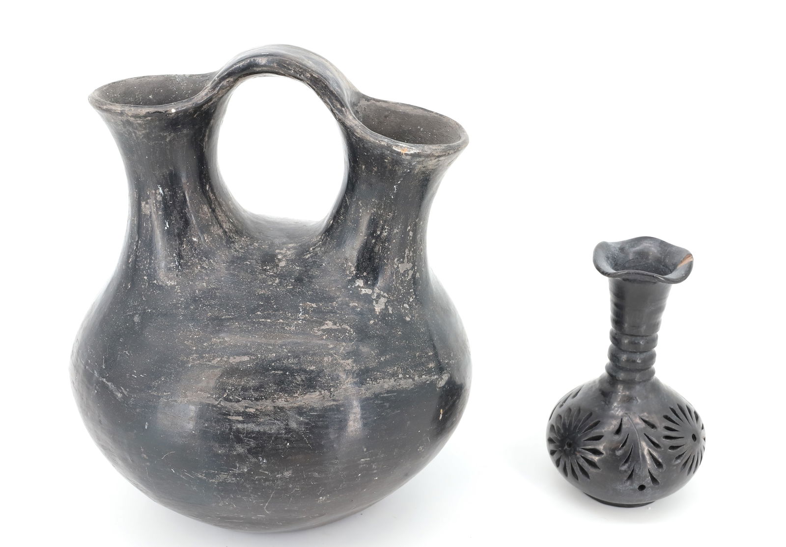 LOT OF BLACKWARE POTTERY (1 of 5)