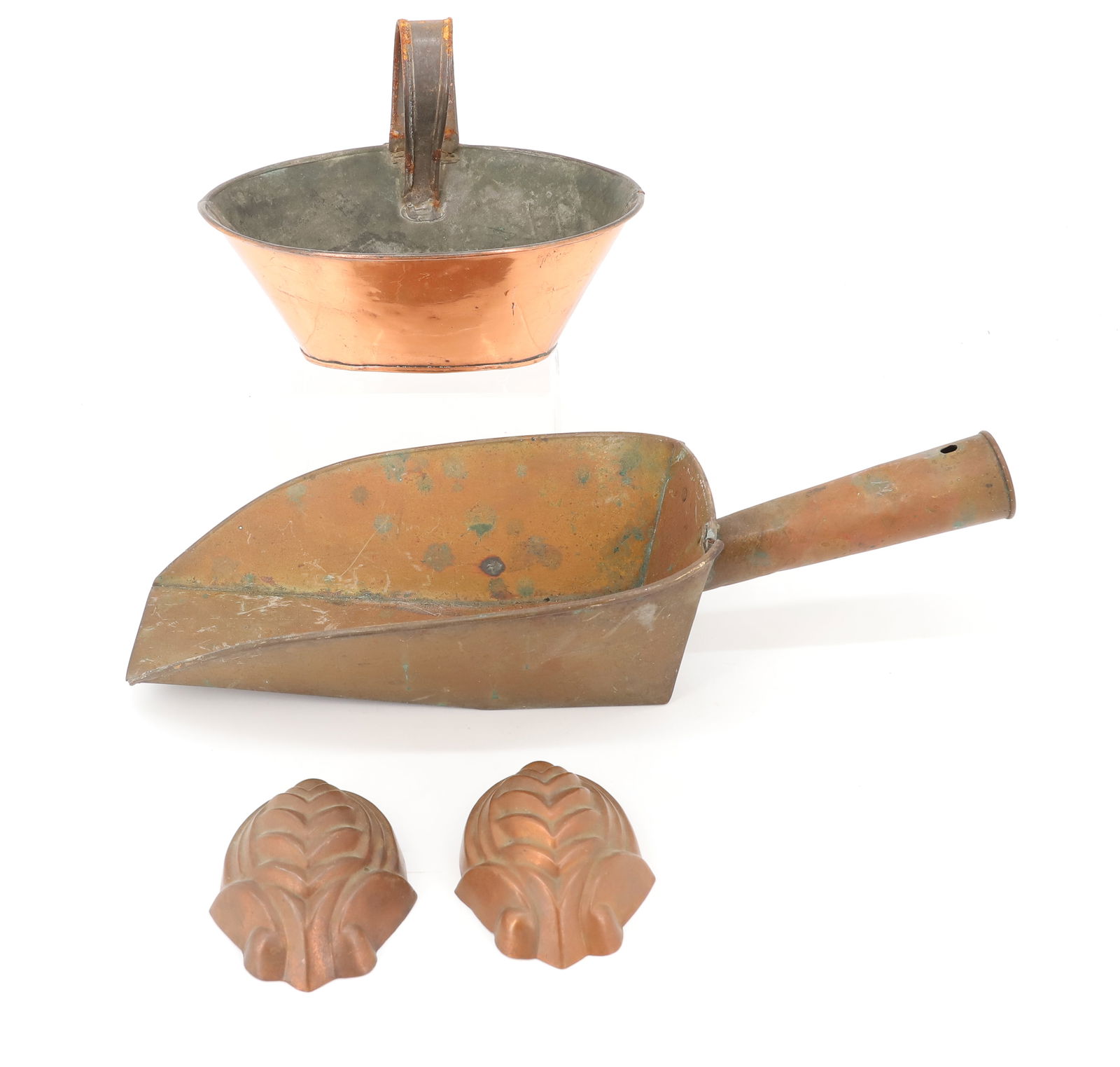 LOT OF COPPER AND BRASS ITEMS (1 of 4)