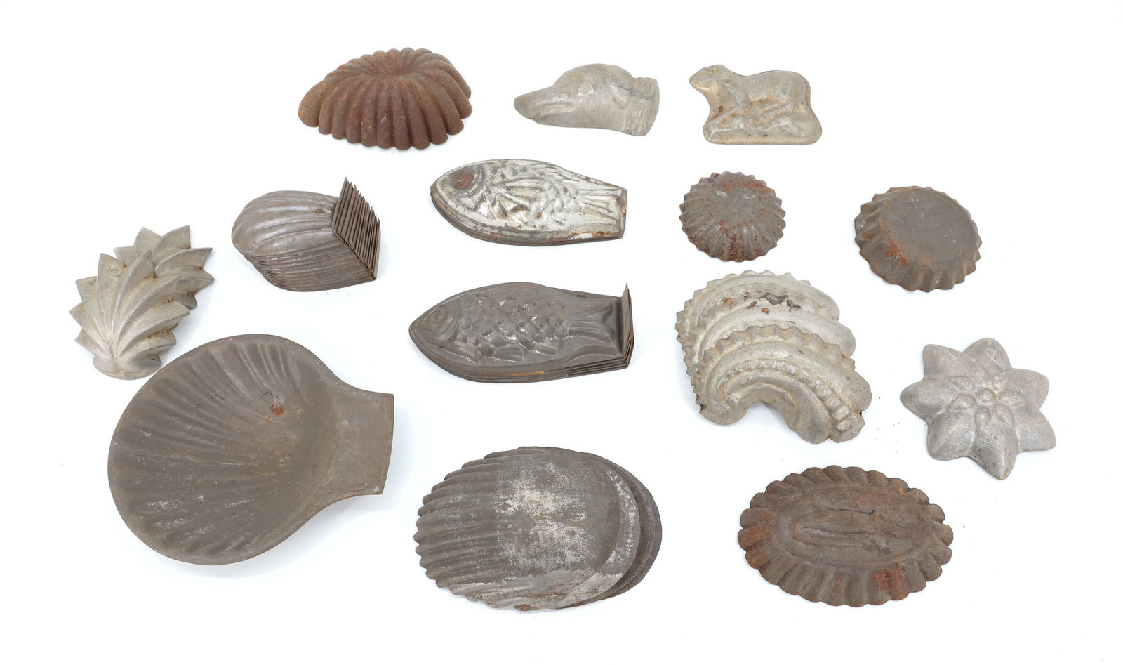 LOT OF TIN FOOD MOLDS (1 of 4)