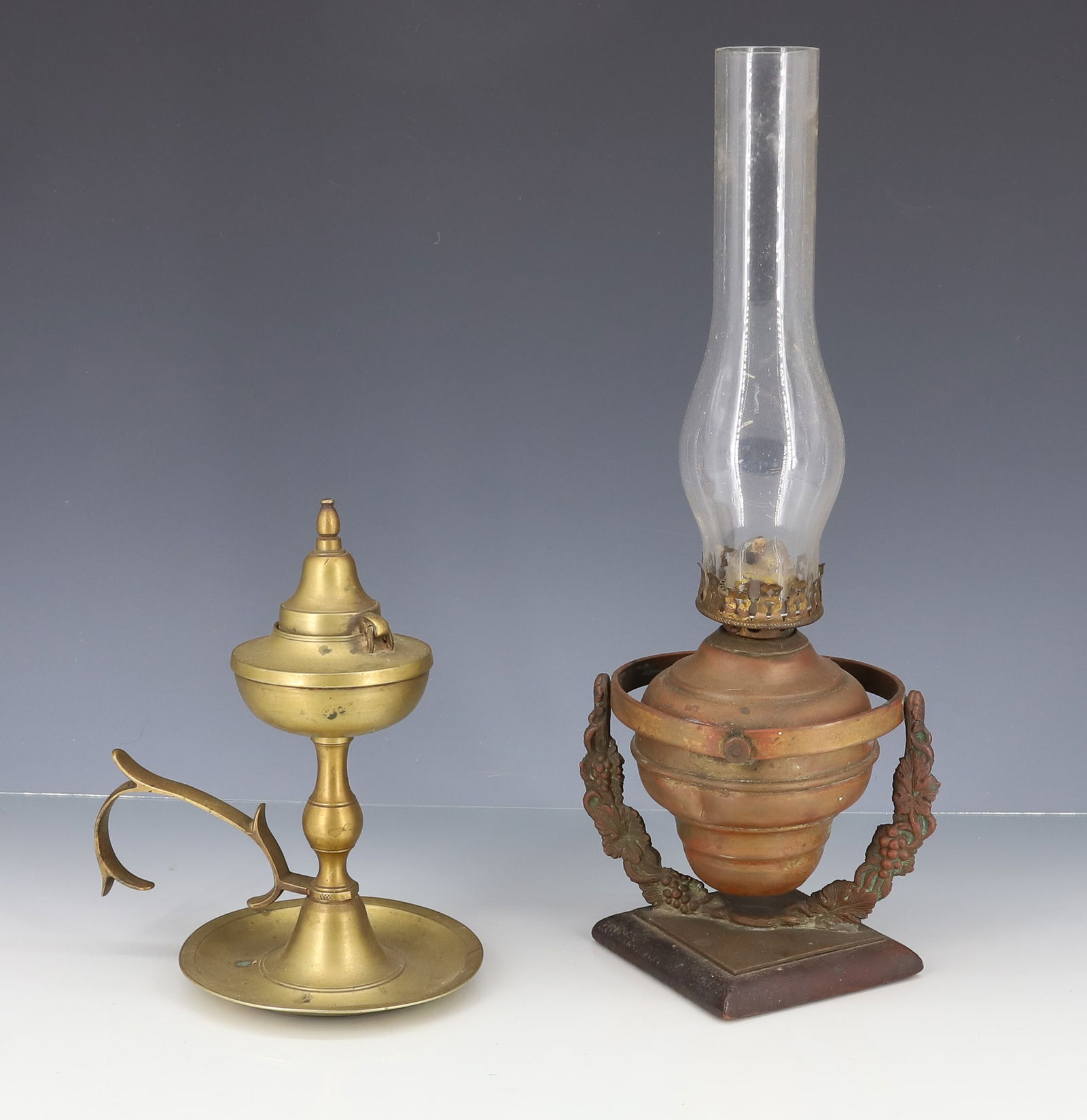 BRASS SHIP'S LIGHT AND CHAMBERSTICK LAMP (1 of 4)