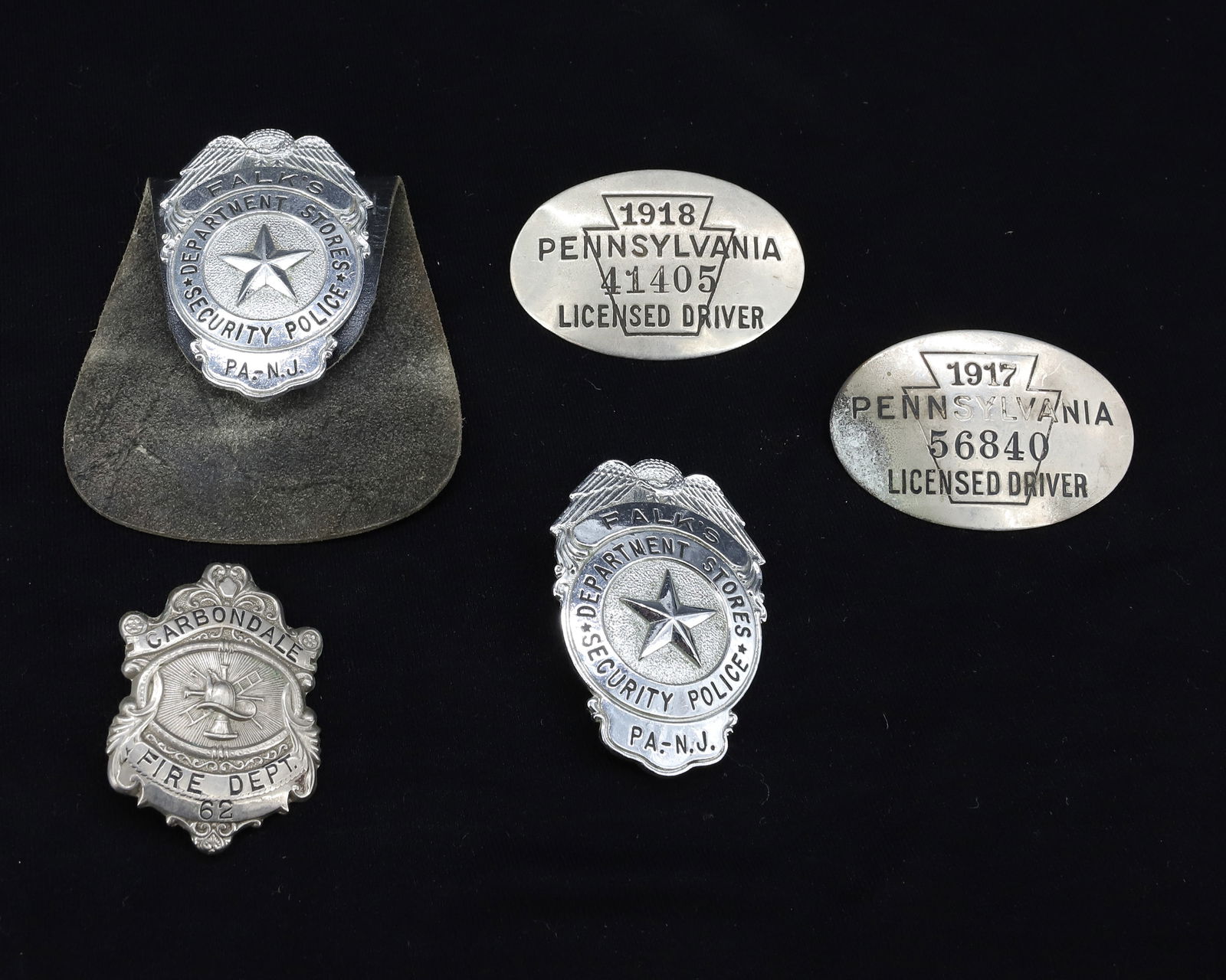 LOT OF BADGES / DRIVER LICENSES: 1917 AND 1918 PENNSYLVANIA LICENSED DRIVER BADGES 2 5/8" L. WITH, TWO FALK'S DEPARTMENT STORE SECURITY BADGES AND CARBONDALE FIRE DEPT. #62 (CAIRNS & BRO, NY). PLEASE READ CAREFULLY - TEMS MUST BE PAI