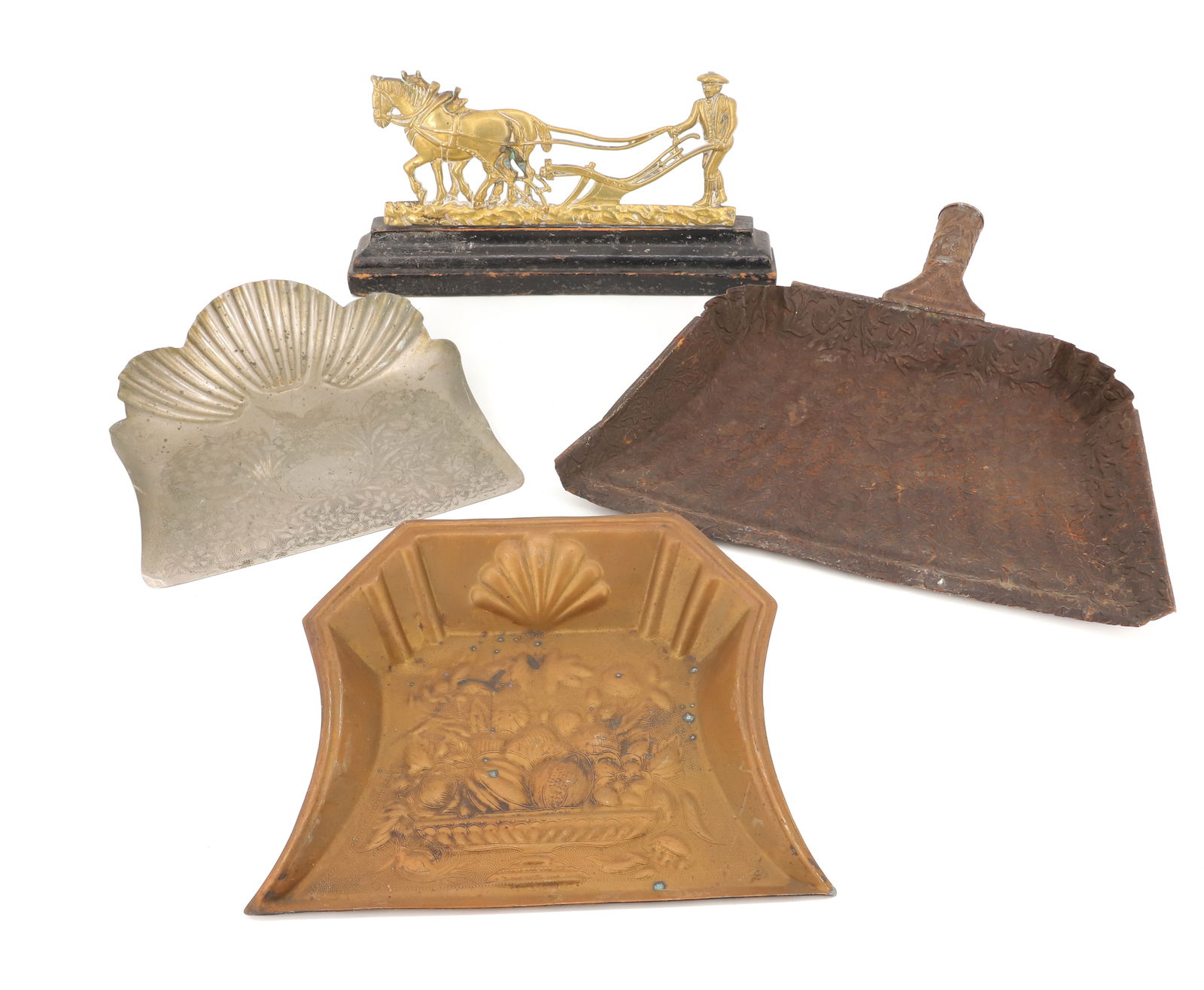 VINTAGE DUSTPANS AND DOORSTOP: THREE DECORATED TIN / COPPER DUSTPANS. BRASS DOORSTOP FEATURING WORK HORSES PULLING PLOUGH W/ FARMER WALKING BEHIND. MOUNTED ON WOODEN BASE. 5 3/4" X 11 3/4". PLEASE READ CAREFULLY - TEMS MUST