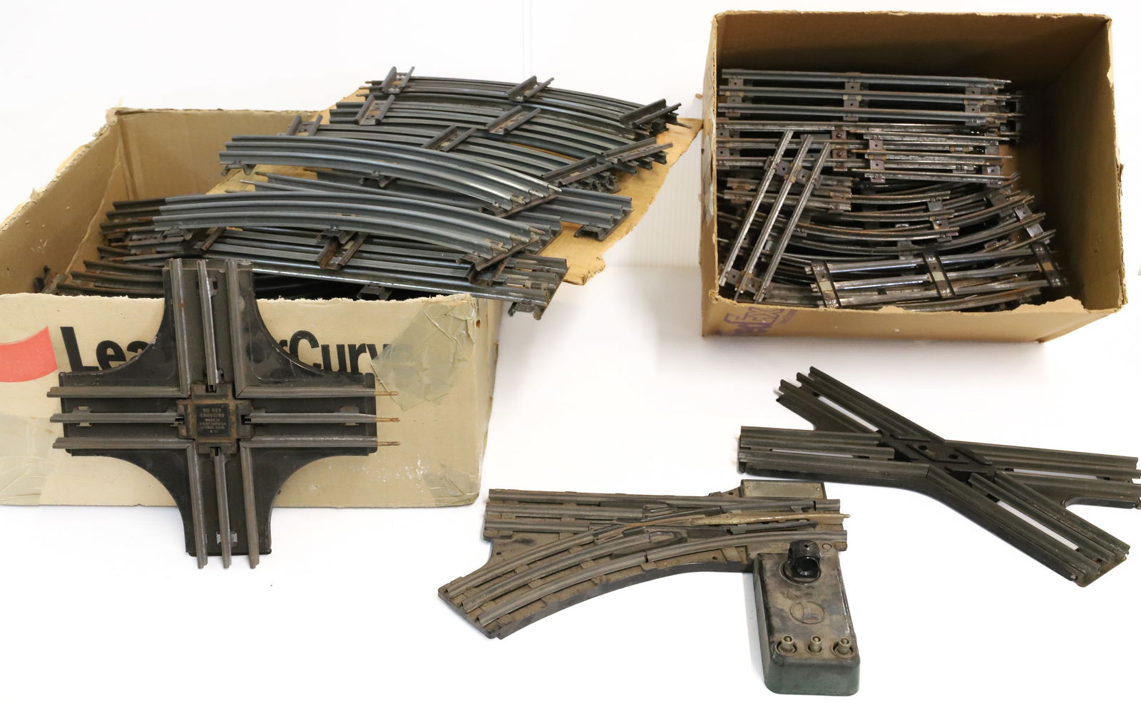 LOT OF LIONEL TRAIN TRACK (1 of 6)