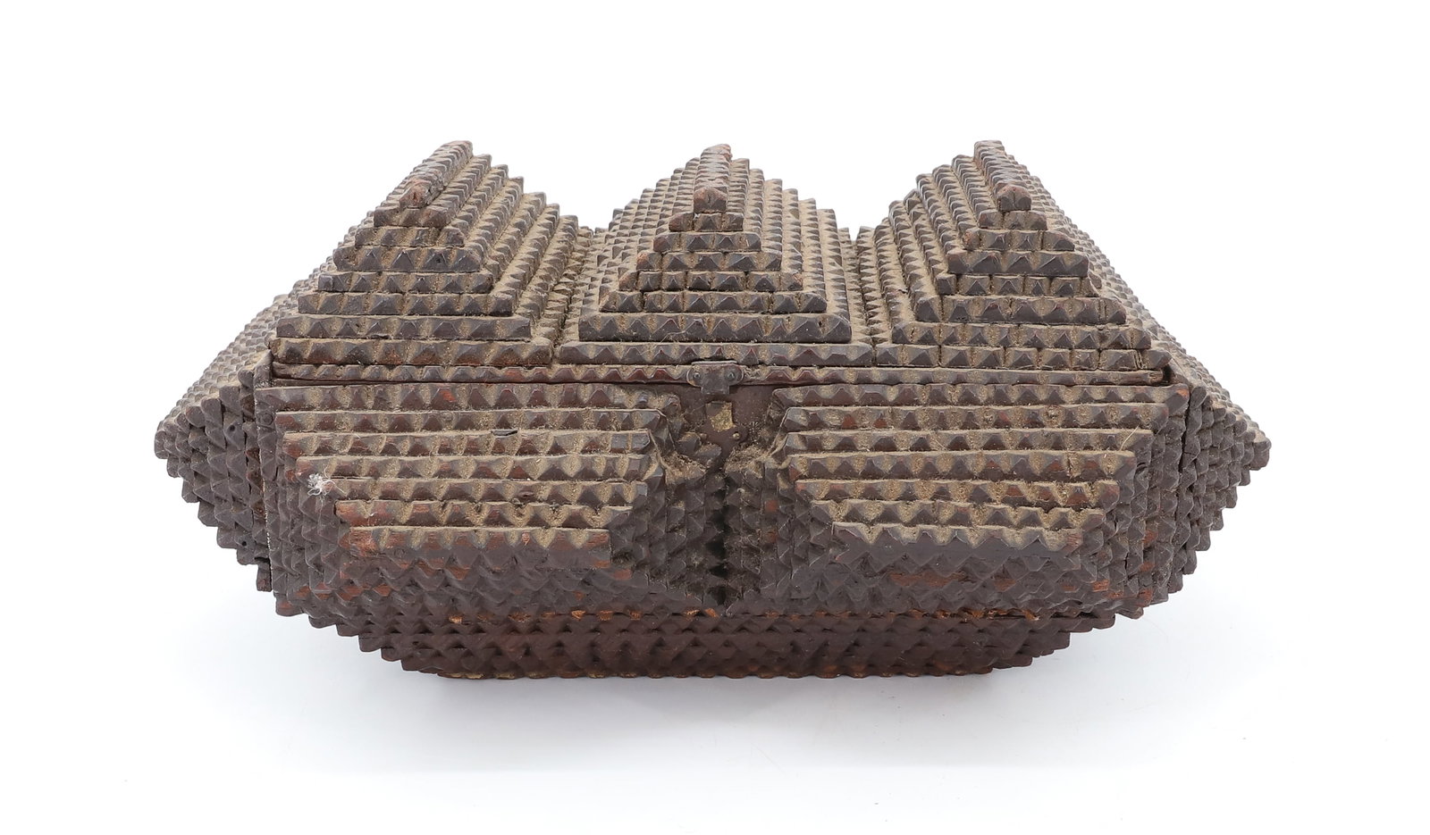 TRAMP ART DRESSER BOX (1 of 5)