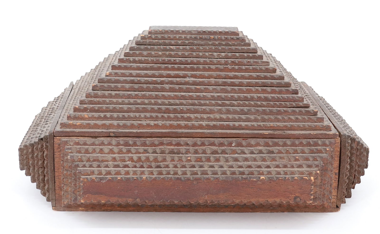 TRAMP ART DRESSER BOX (1 of 5)